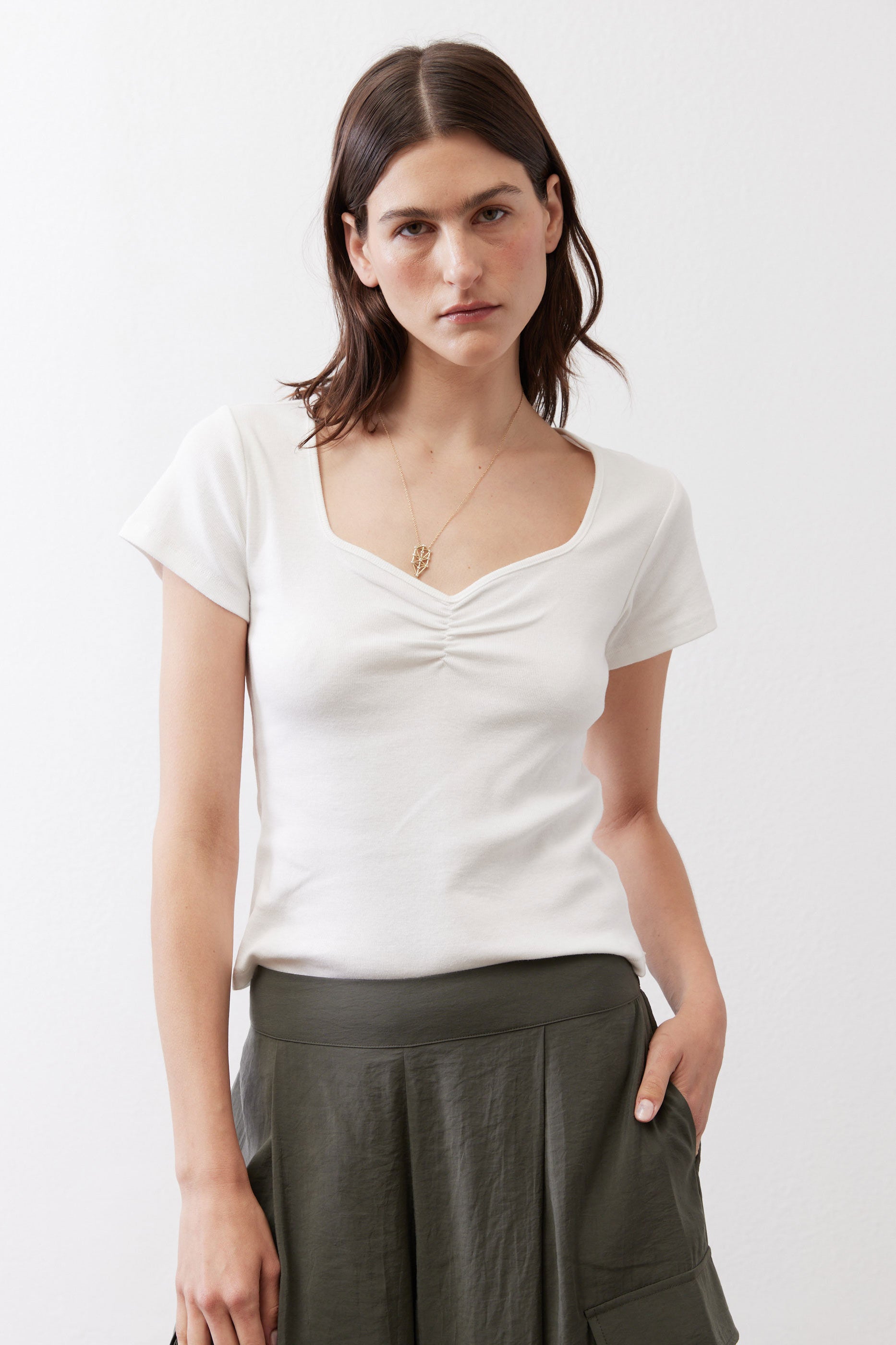 IIROT Pleats Curve Tops 半袖 Dipped Square Neck Top | Ivory – Ruti