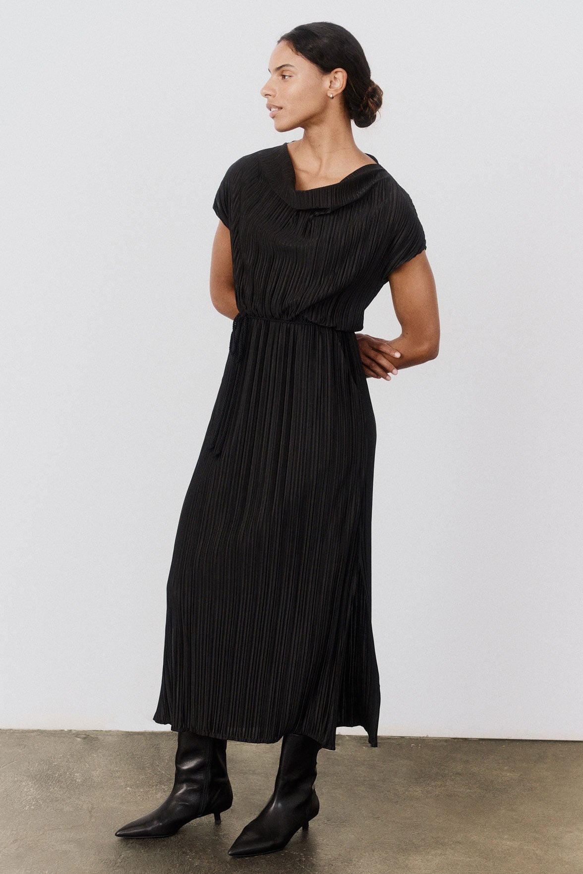 Draped Pleated Maxi Dress Black / XL Draped Pleated Maxi Dress Black / XL