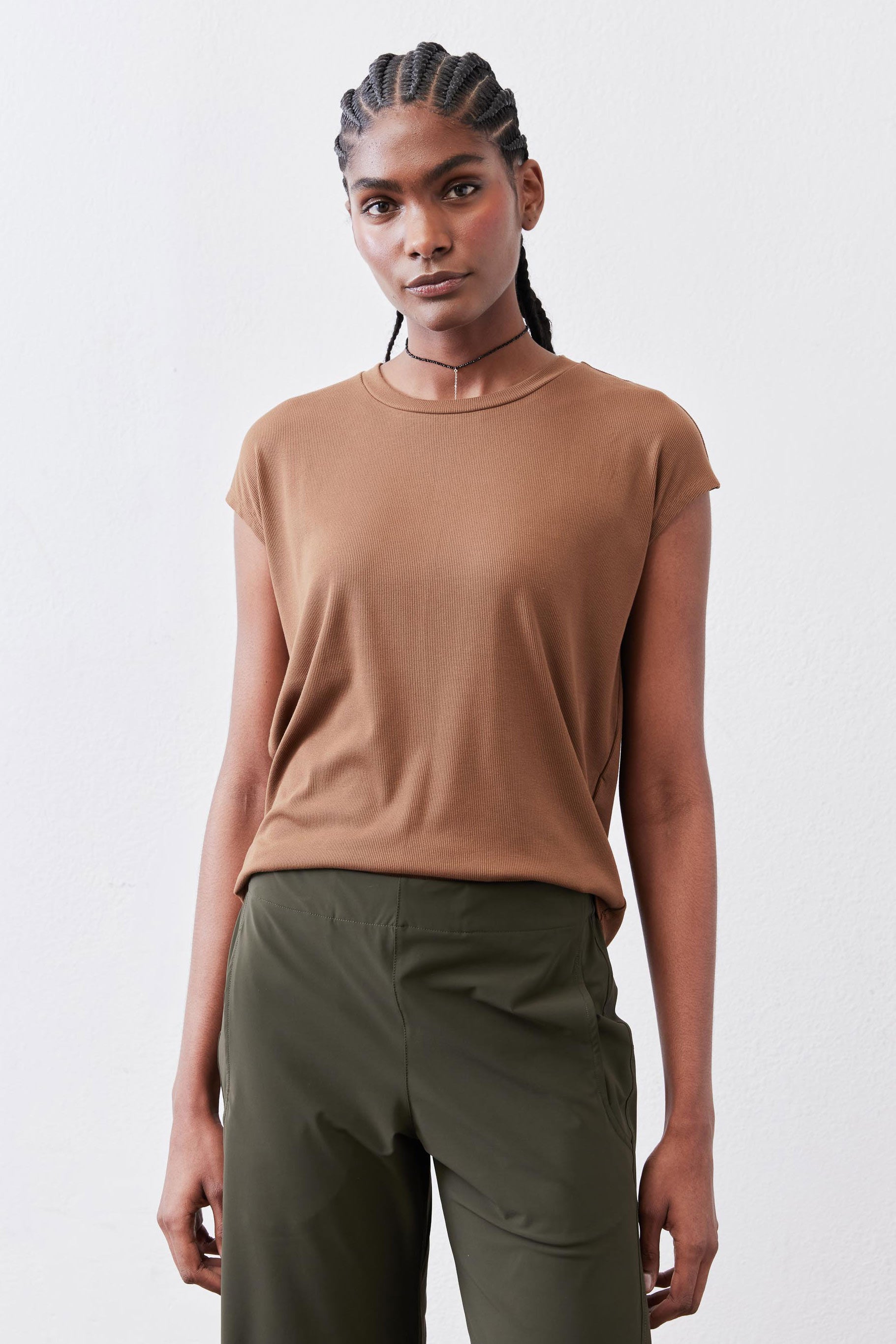 The Ribbed Tuck-In Tee | Deep Oak – Ruti