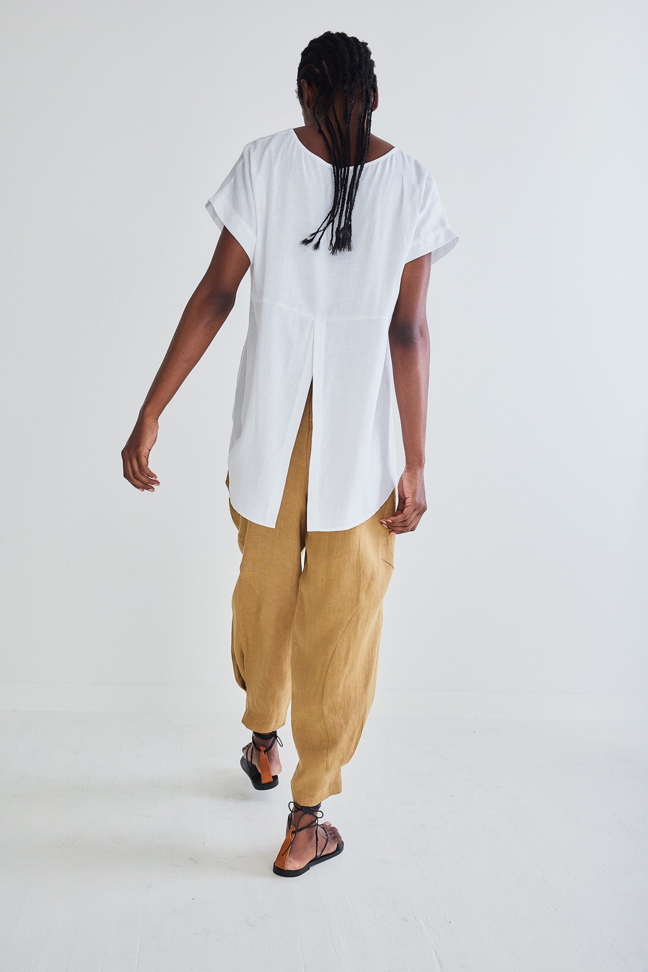 The Linen Detail Oriented Tapered Pant