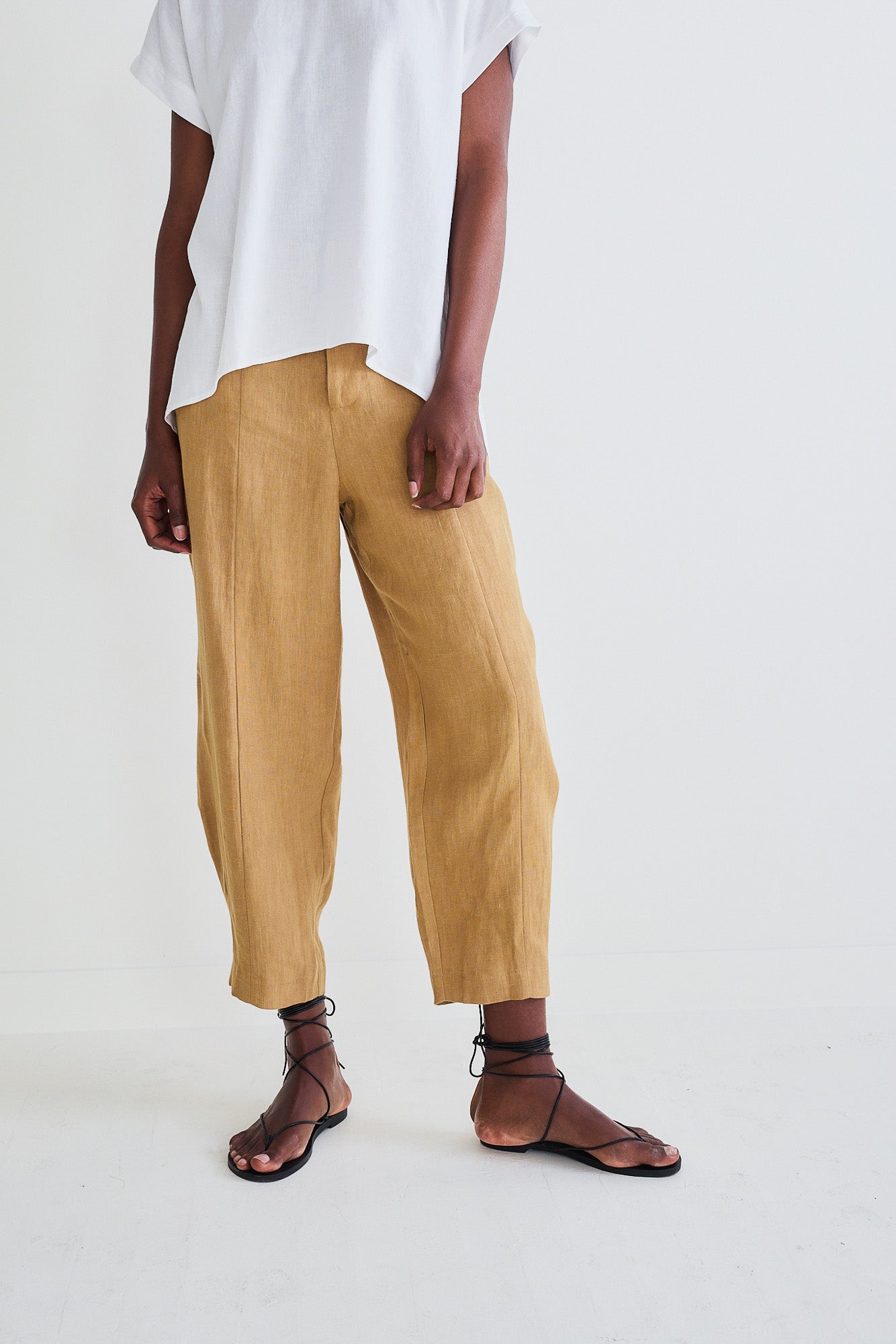 The Linen Detail Oriented Tapered Pant