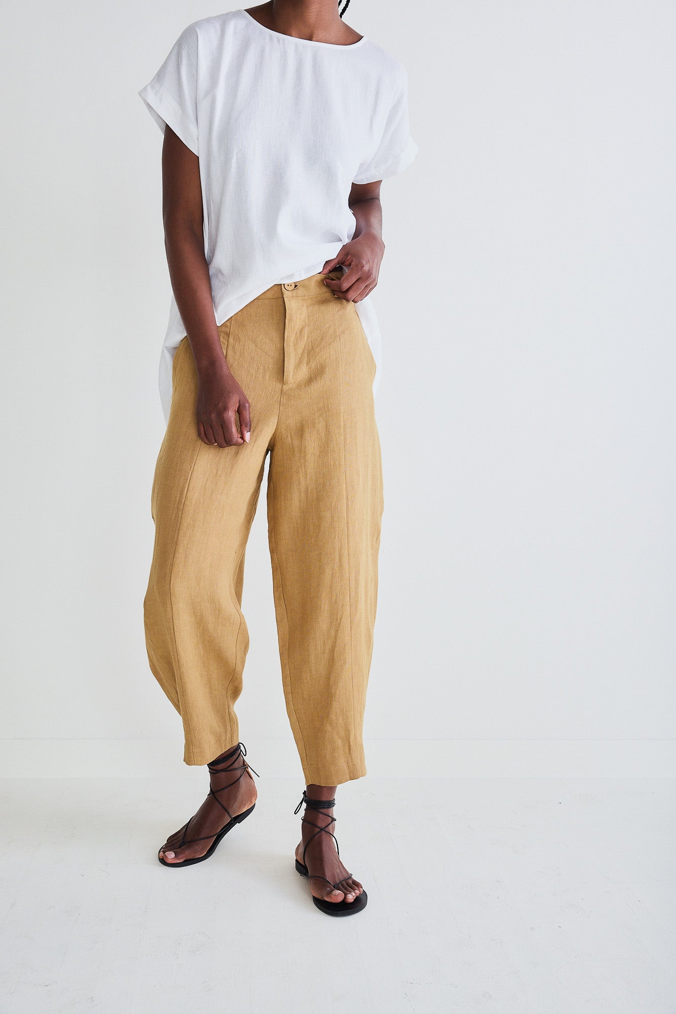 The Linen Detail Oriented Tapered Pant