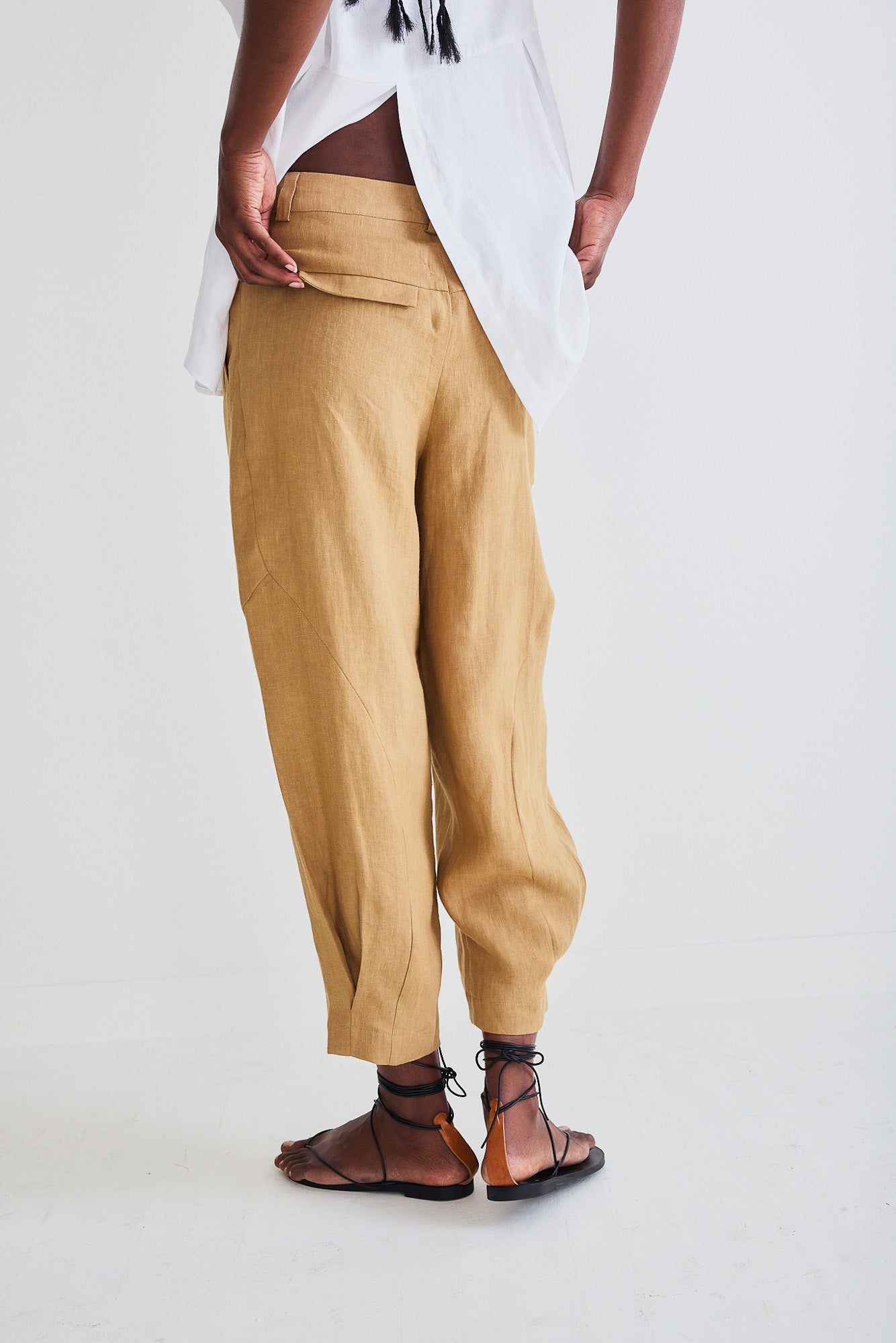 The Linen Detail Oriented Tapered Pant – Ruti