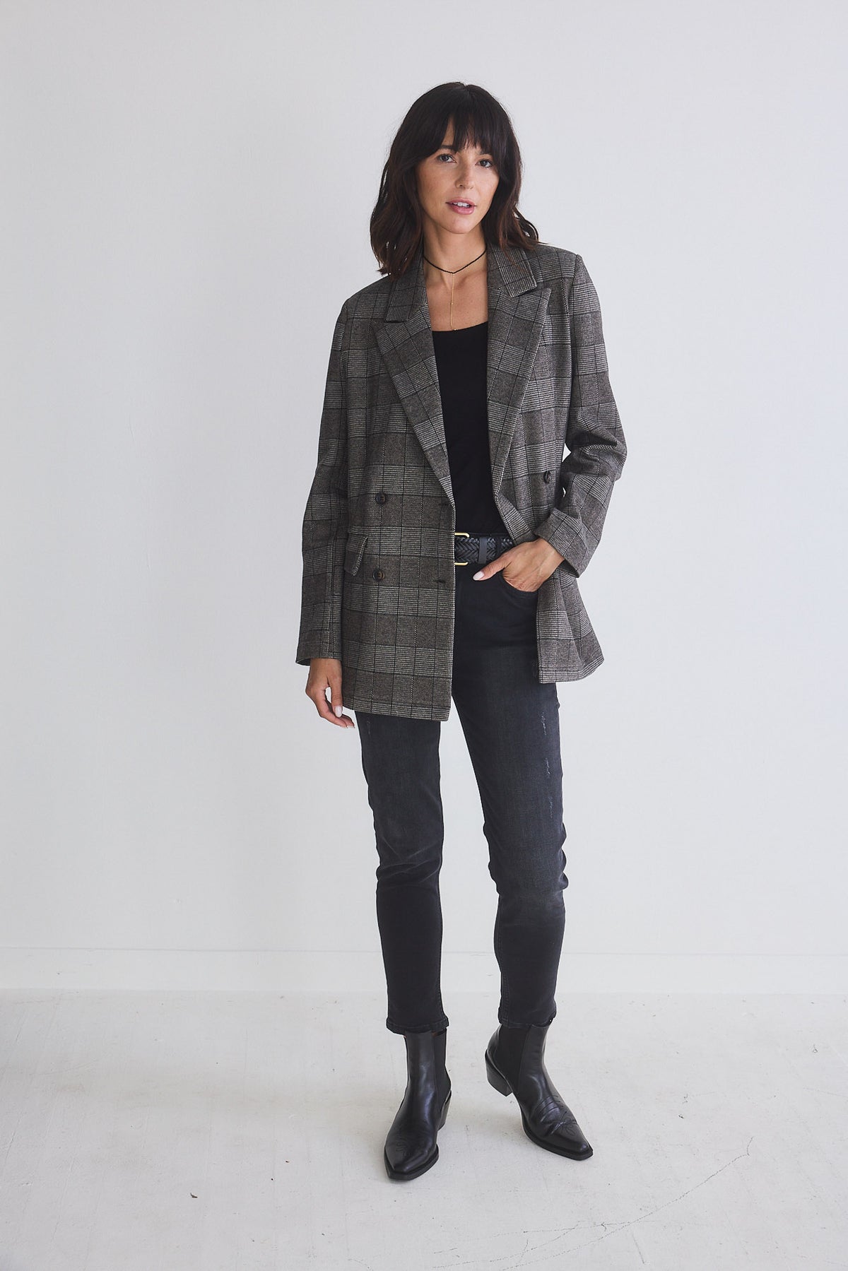 Dark fitted jeans, slim ankle length with belt loops and straight leg