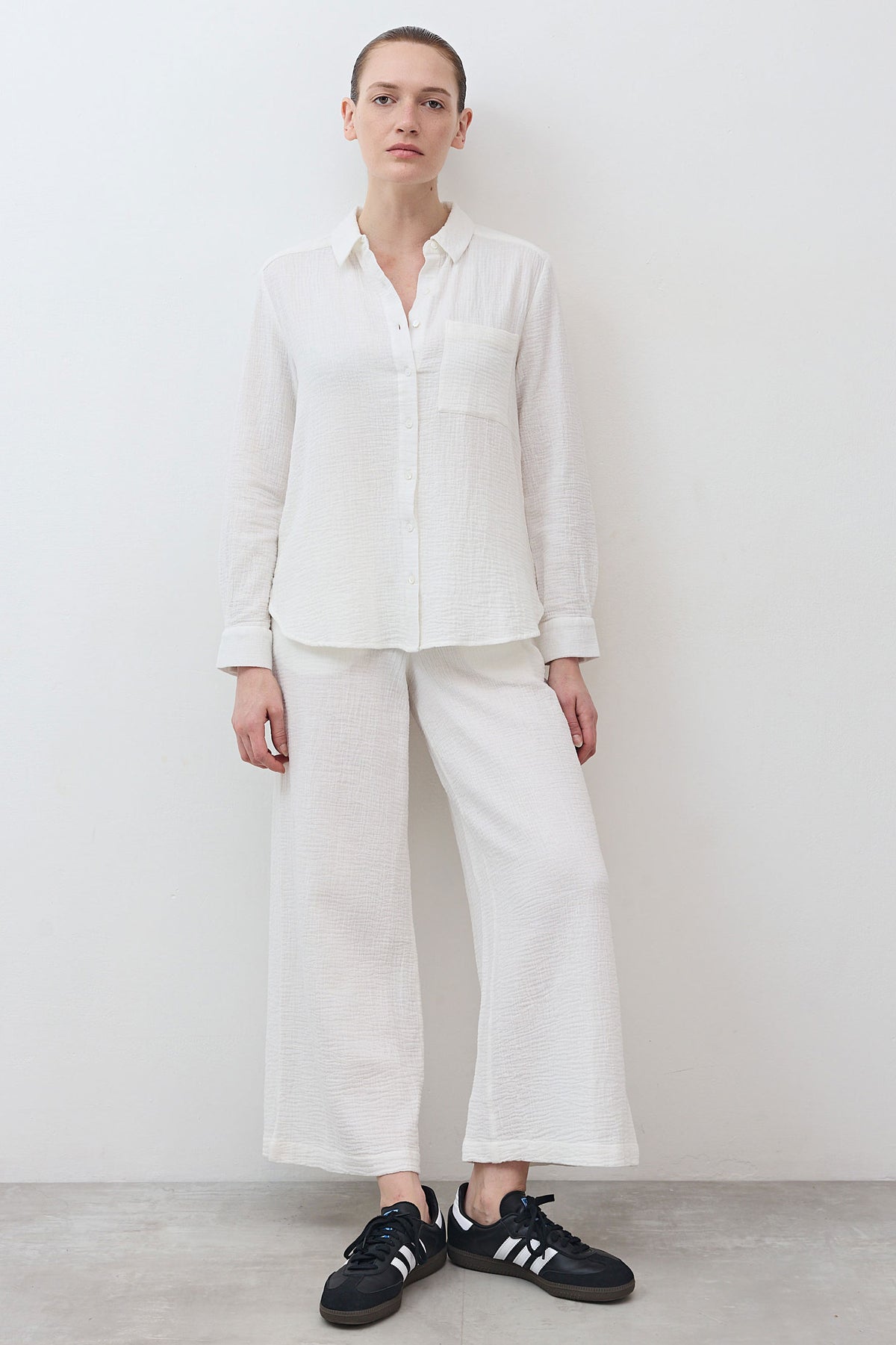 Marshmallow wide-leg pants with airy, straight wide leg and textured woven finish