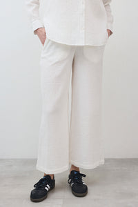 Marshmallow wide-leg pants in textured woven fabric, relaxed straight fit, ankle length