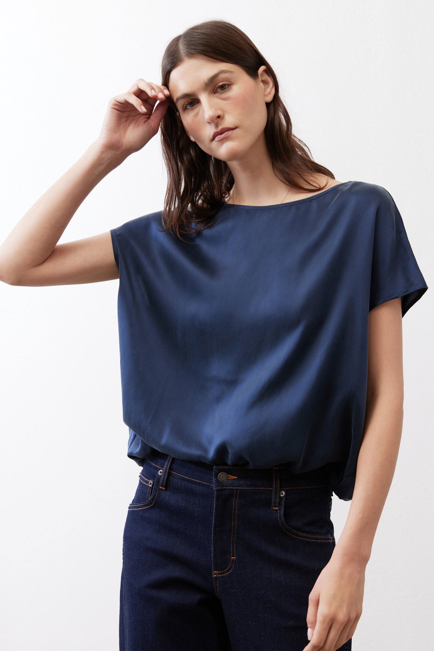 Silk blouse with short sleeves and crew neckline in deep blue, draped fit