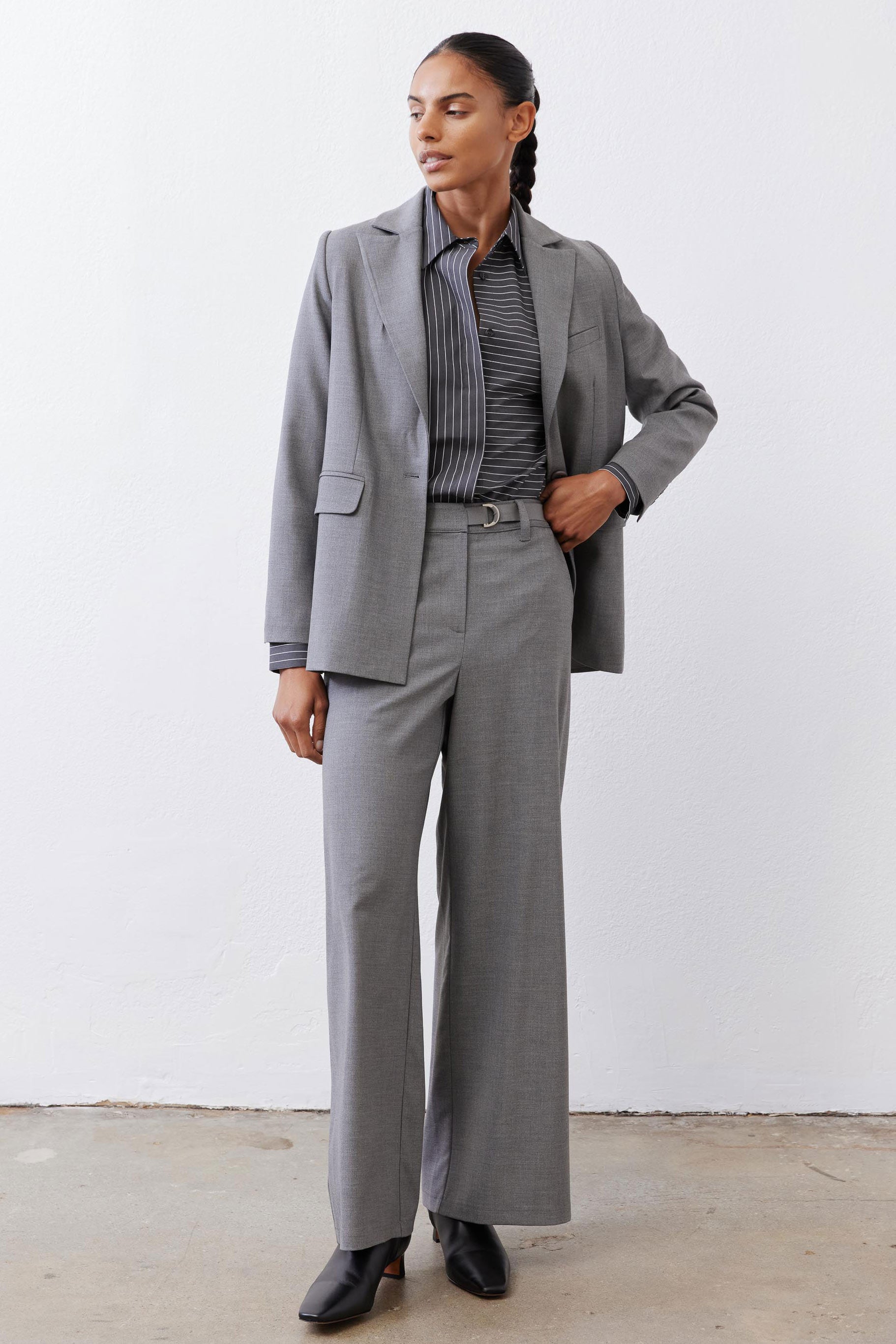 Pebble melange gray wide-leg trousers with belt buckle and tailored waistband