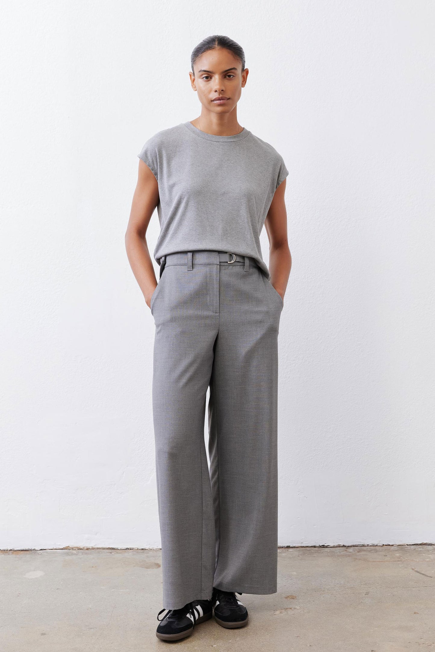 Pebble melange gray wide-leg trousers with belt, roomy straight-leg silhouette