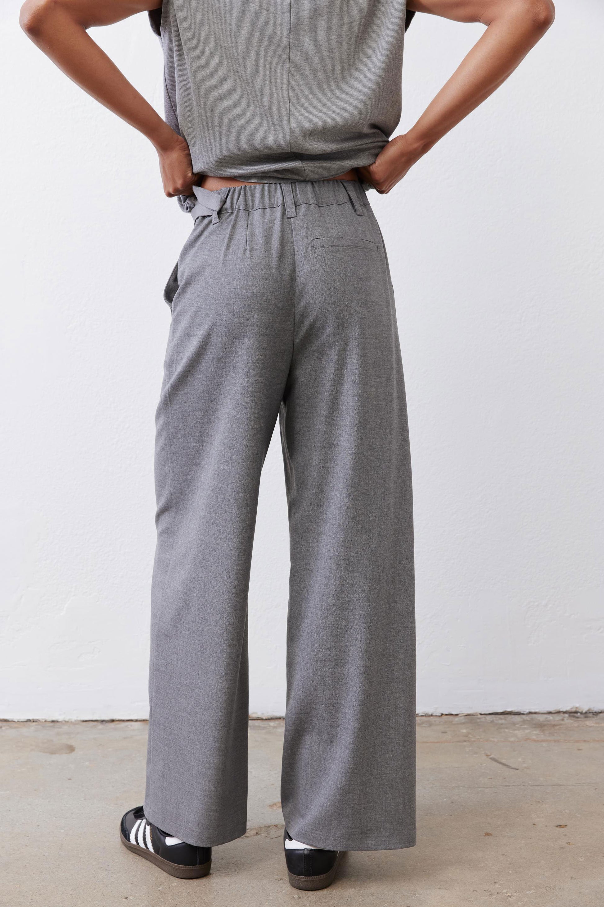 Pebble melange gray wide-leg trousers with belted waist and relaxed drape