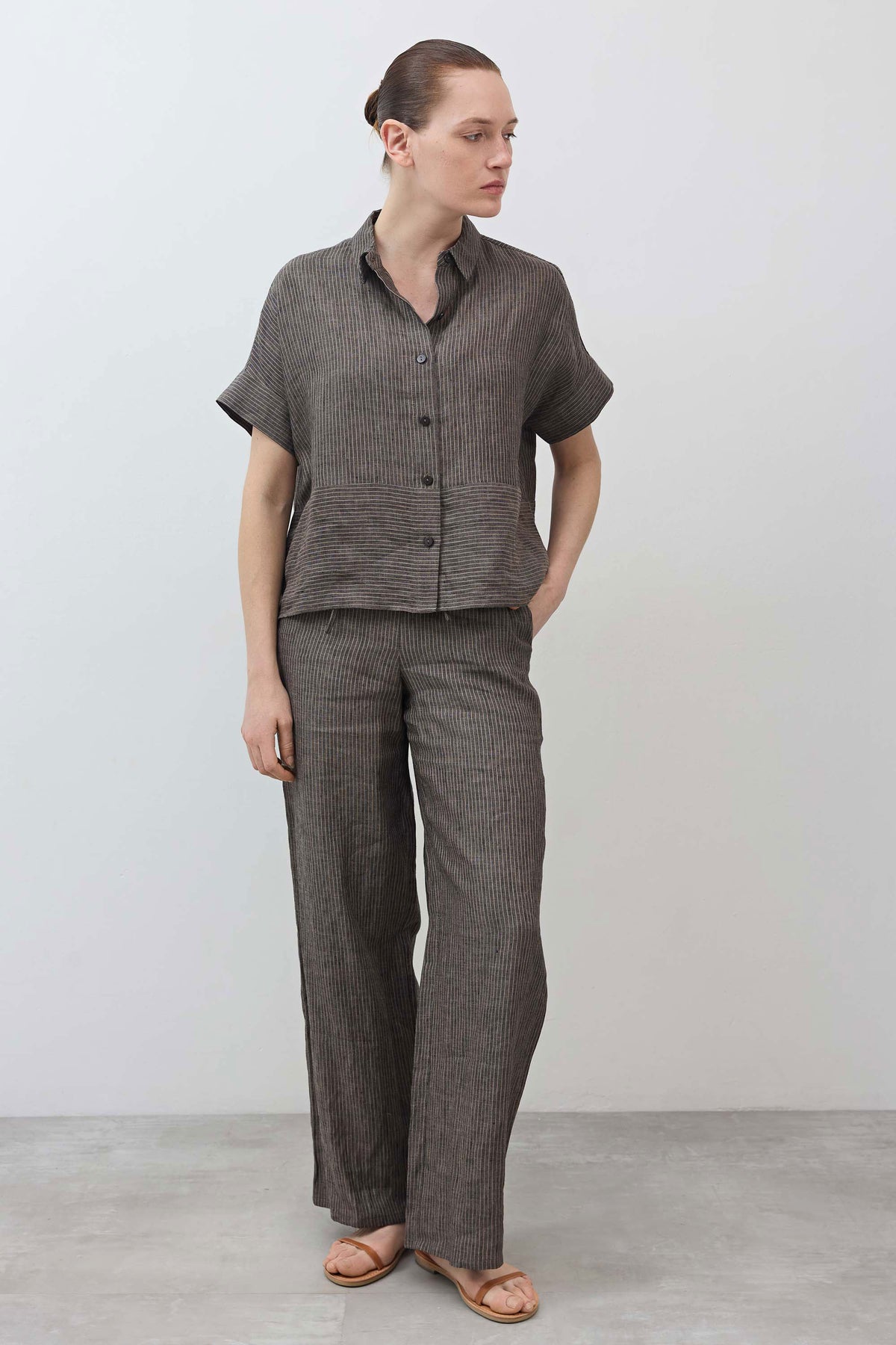 Charcoal linen cropped blouse with short sleeves, button-front placket, pointed collar