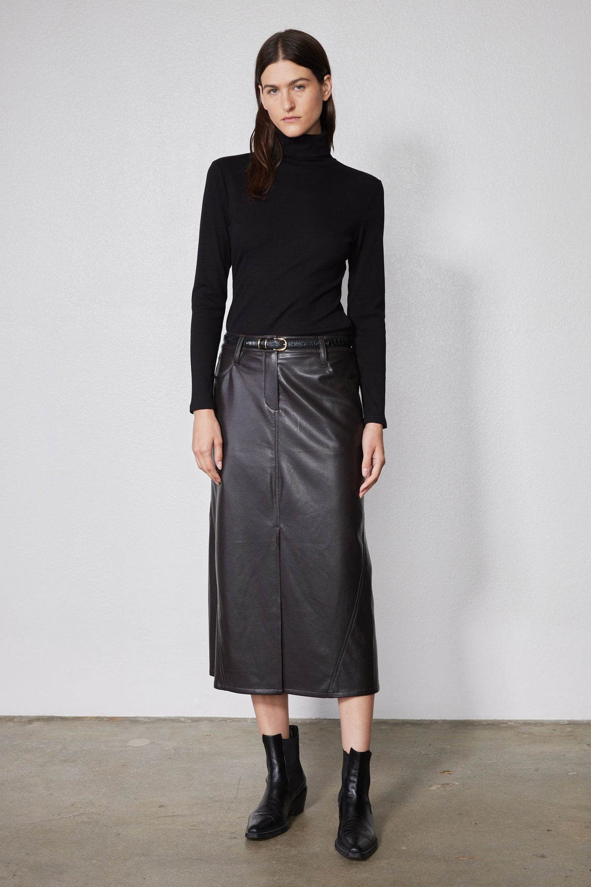 Black brushed ribbed turtleneck sweater with high neck and long sleeves