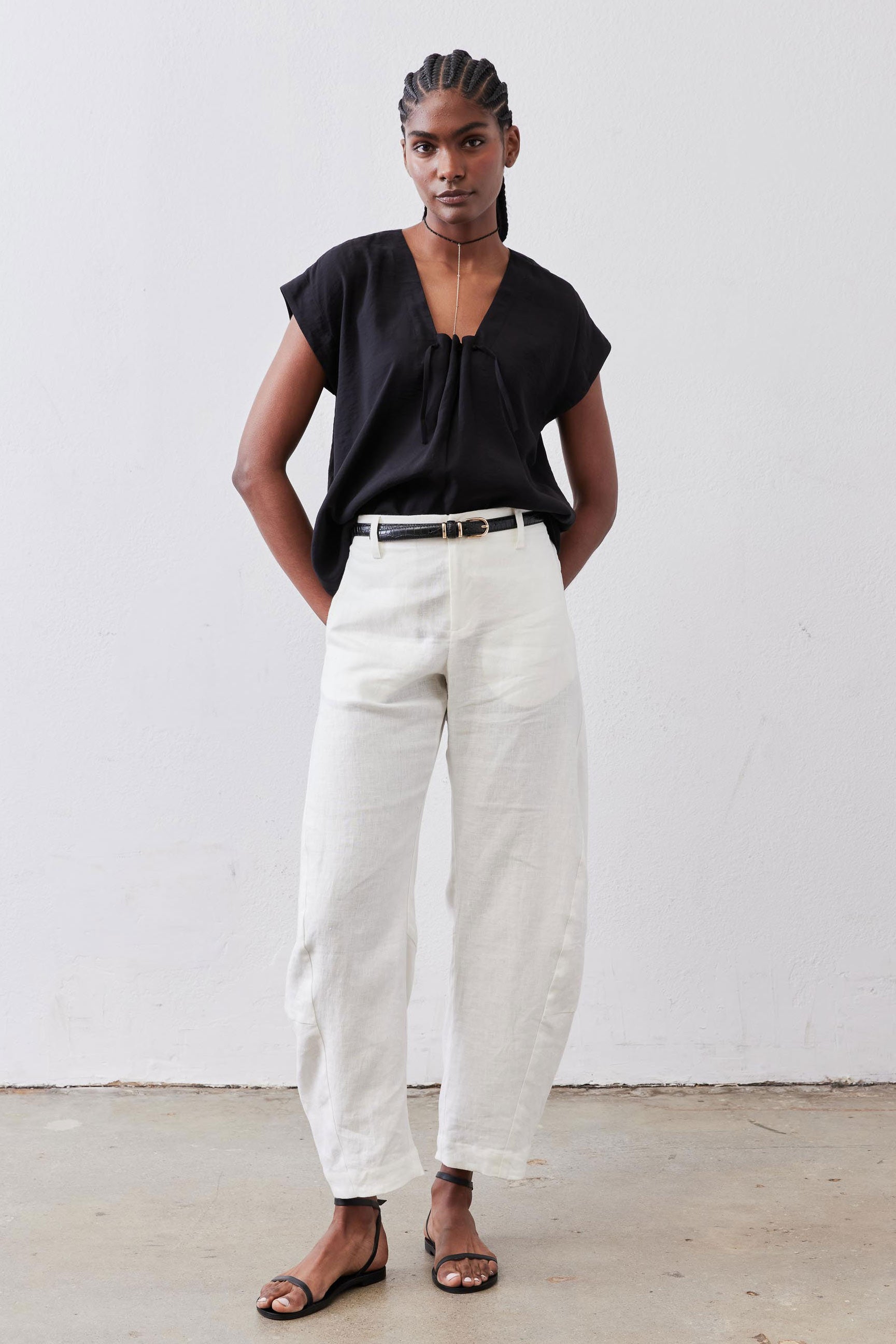 Cinched Neck Light Poplin Top | Black – Ruti