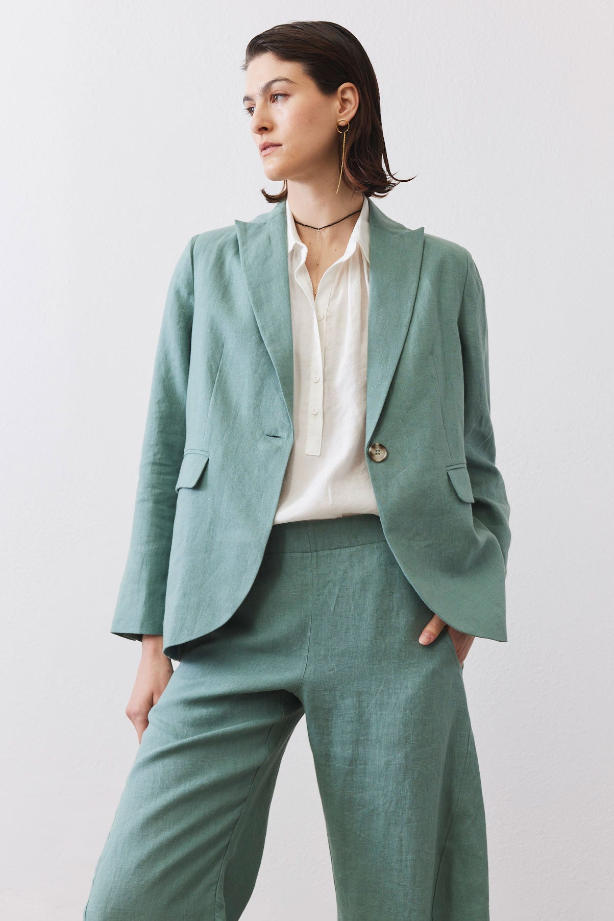 The Linen Classic Blazer That Upgrades You