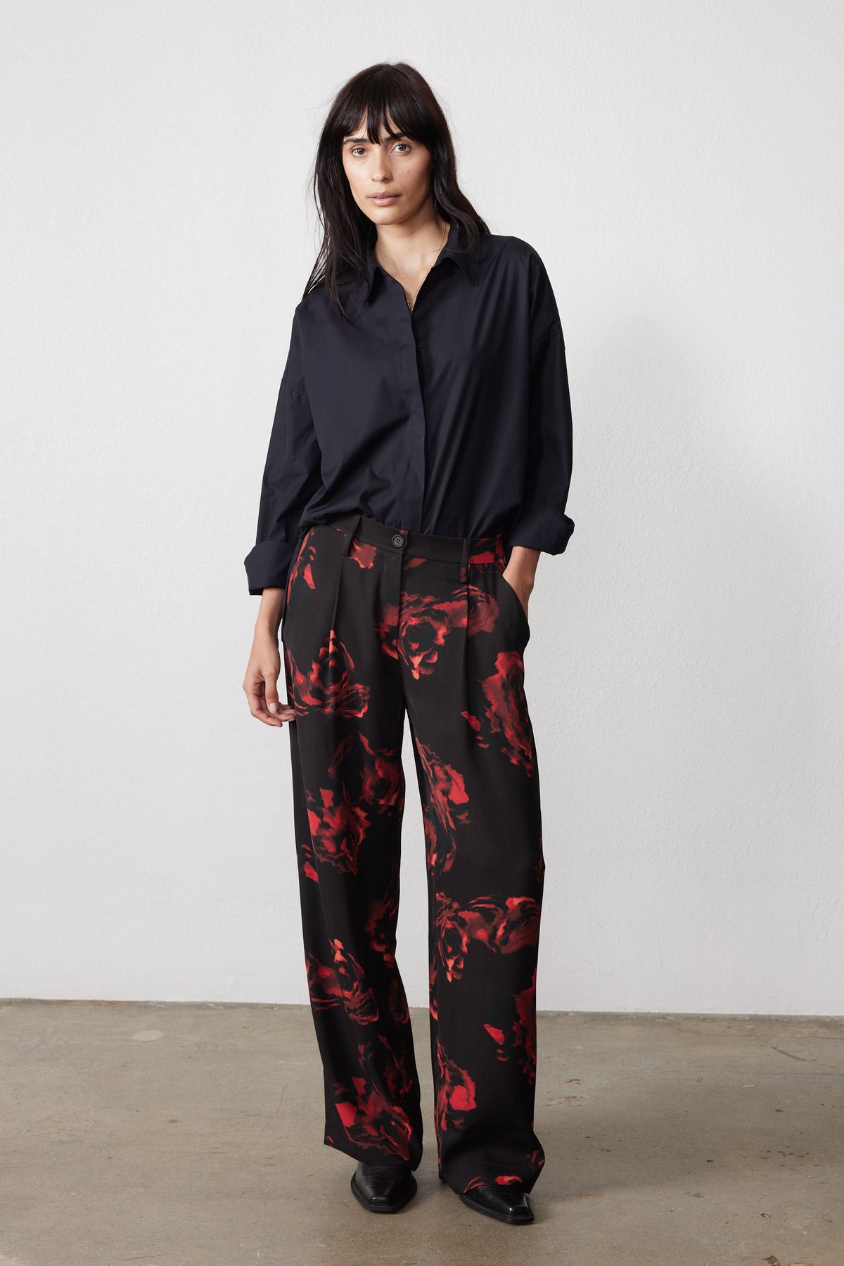 Wide-leg pleated pants with black base and red rose print, relaxed fit