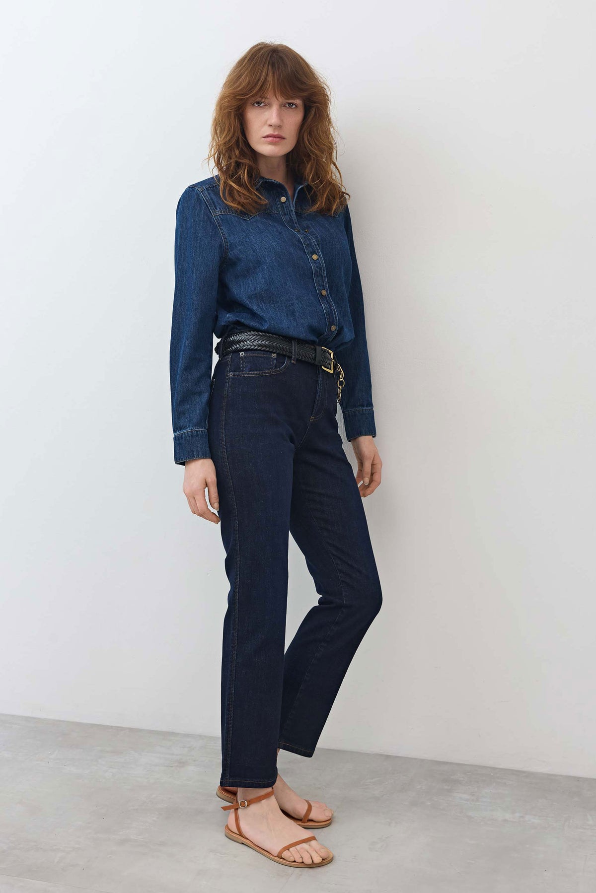 Dark wash mid-rise straight jeans, belt loops and cropped straight hems