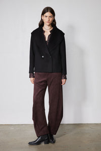 Black cropped double-faced wool coat with pointed lapels, buttoned closure and pockets