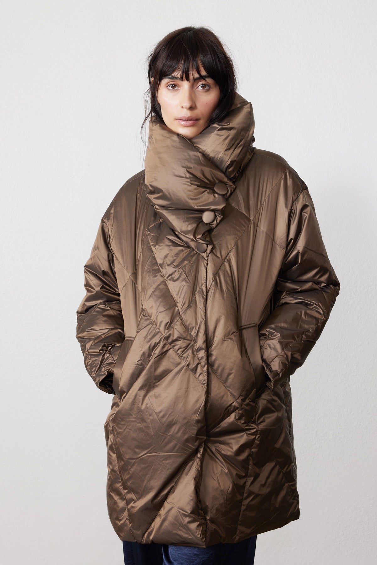 Walnut puffer jacket with collar fastened high around the neck
