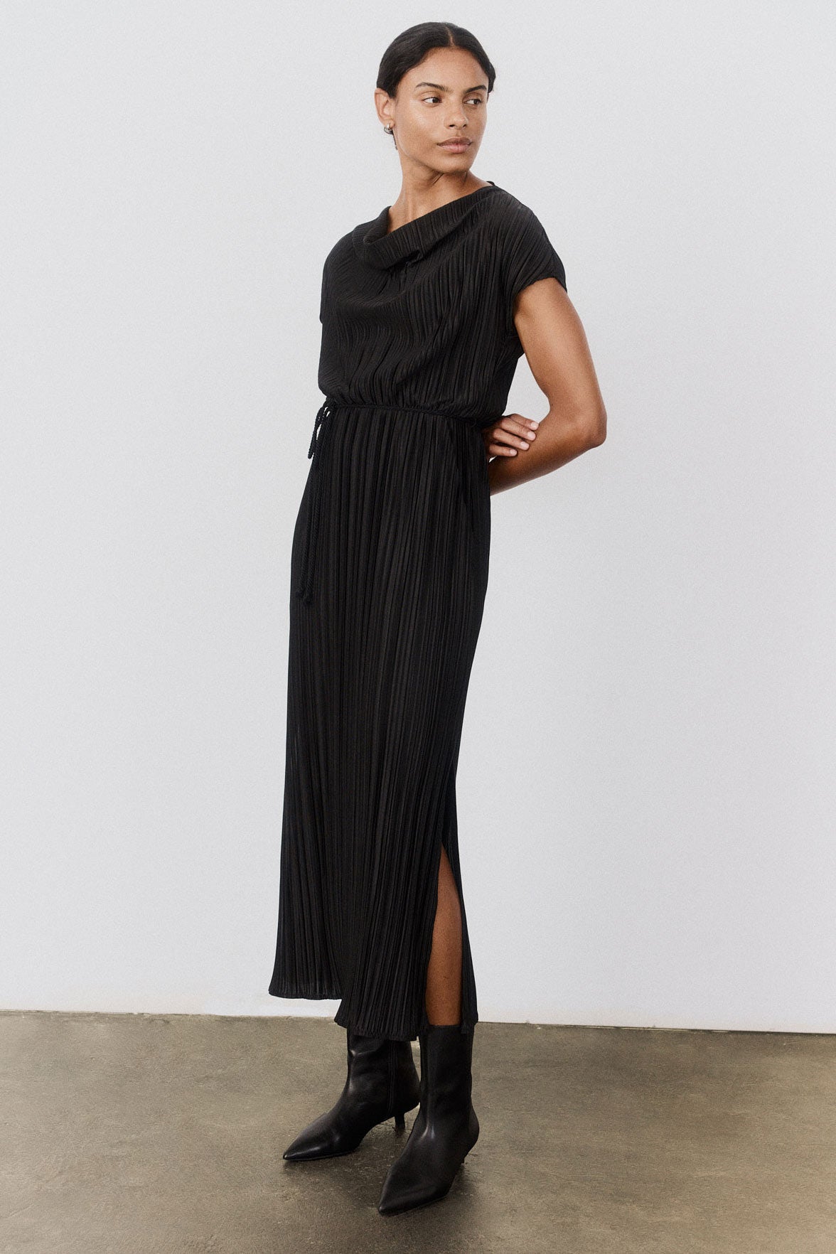 Draped Pleated Maxi Dress Black / XL Draped Pleated Maxi Dress Black / XL