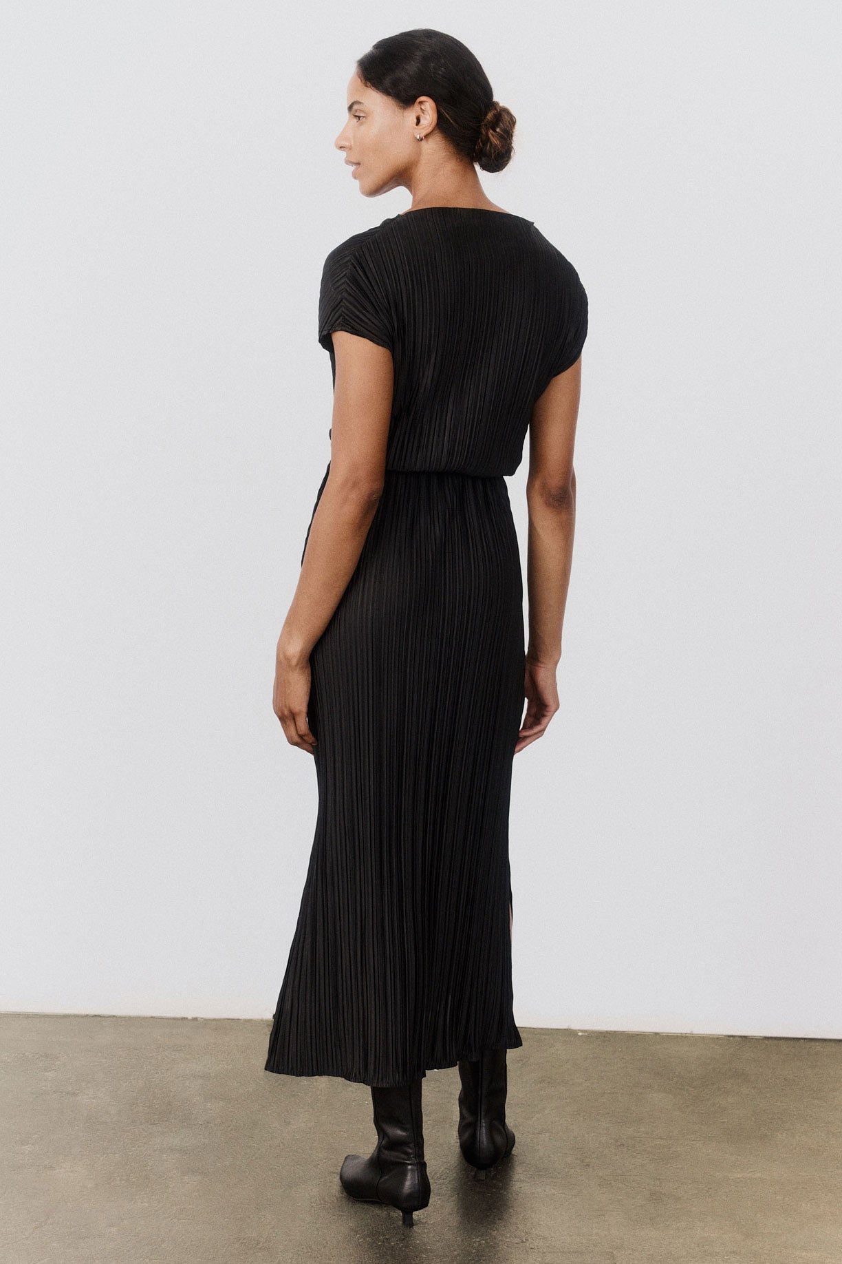 Draped Pleated Maxi Dress Black / XL Draped Pleated Maxi Dress Black / XL