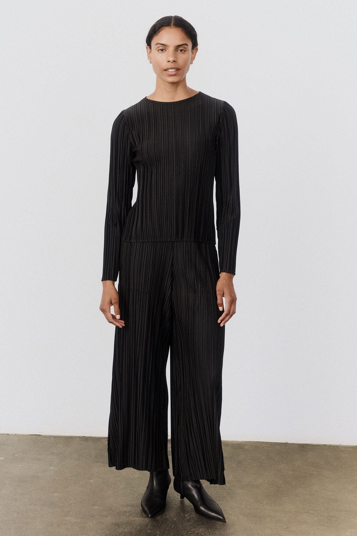 Relaxed Pleated Pants