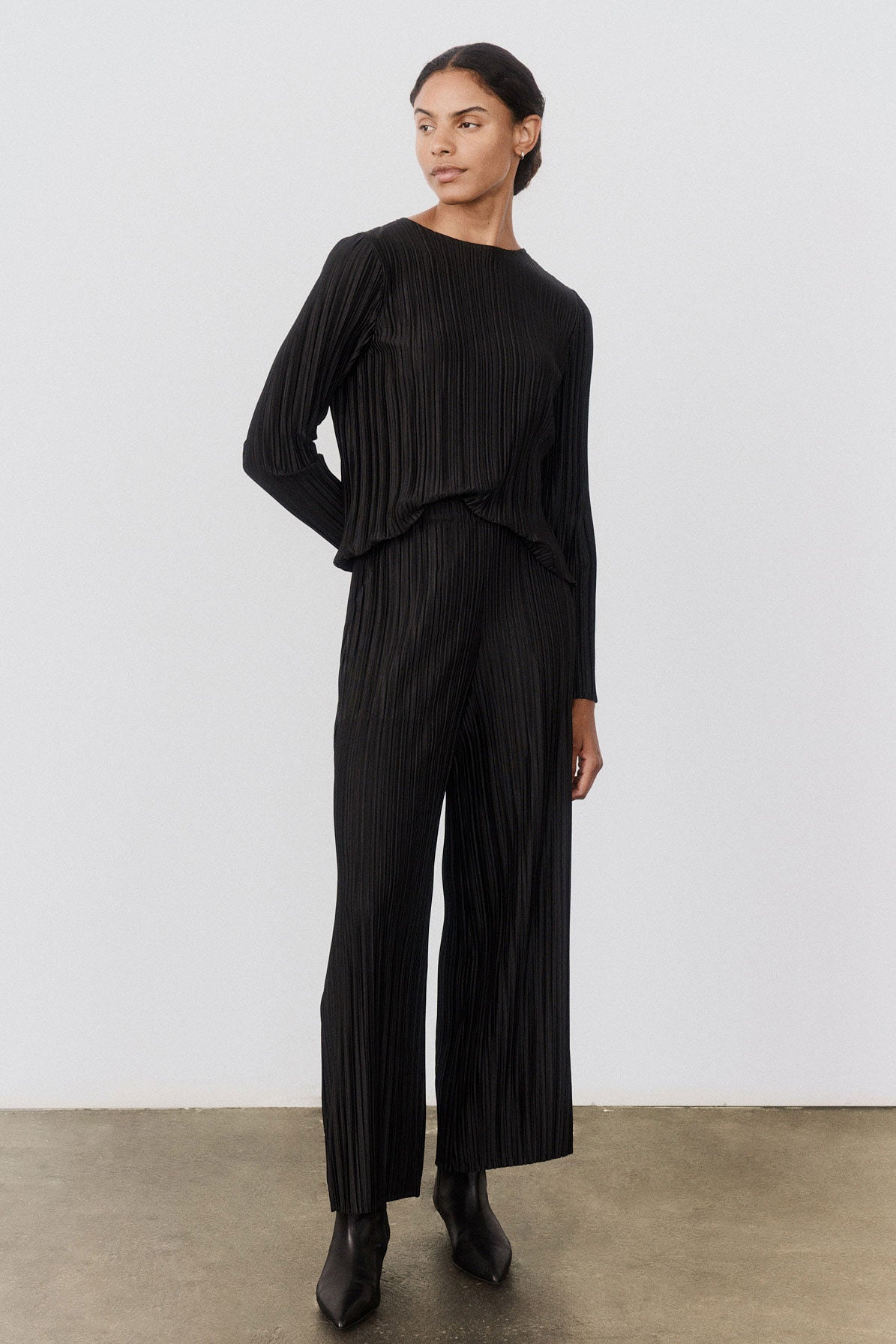 Relaxed Pleated Pants
