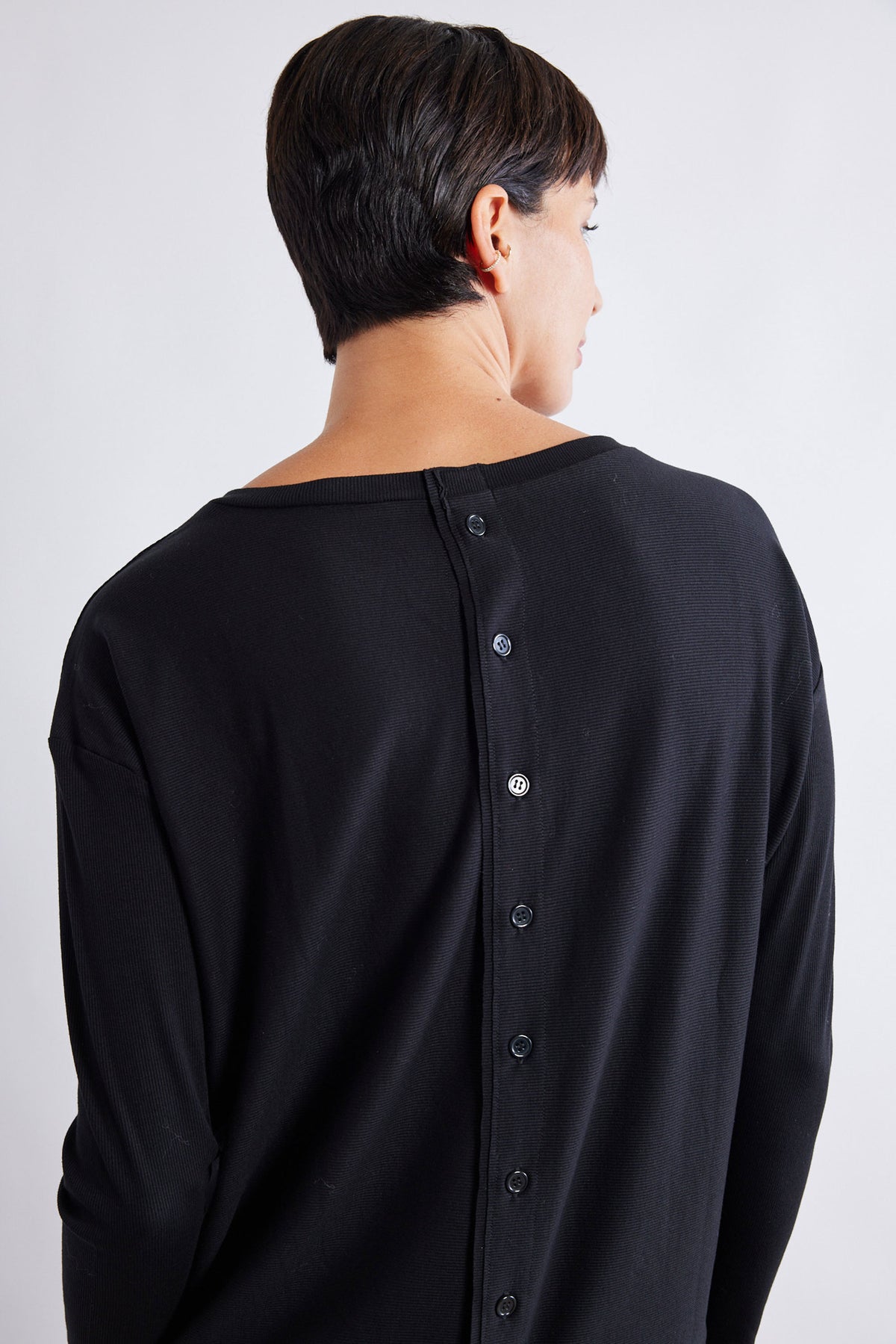 Essential Top With Buttons In The Back | Black – Ruti