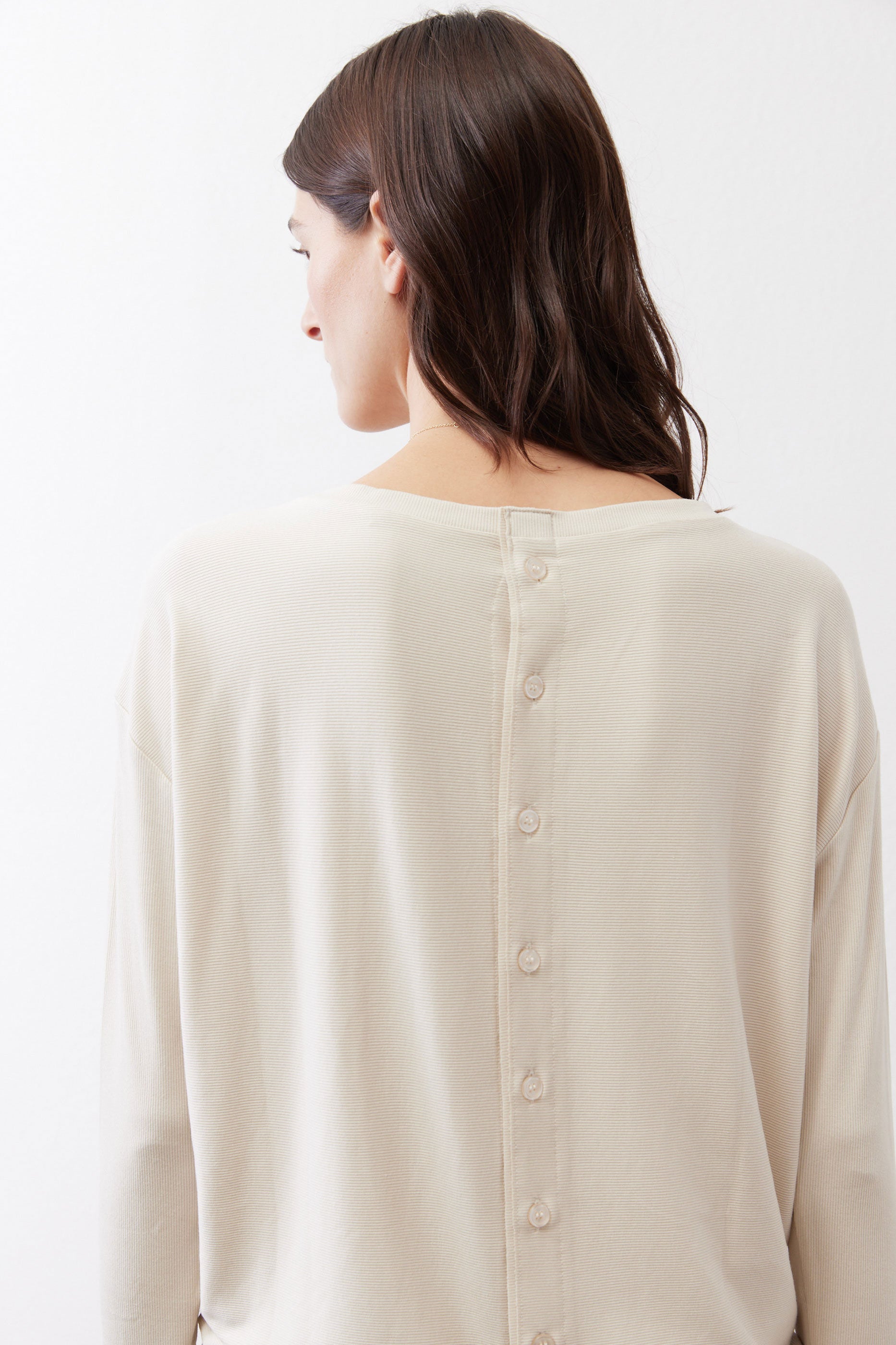 Cloud button-back long-sleeve top, back neckline with button detail