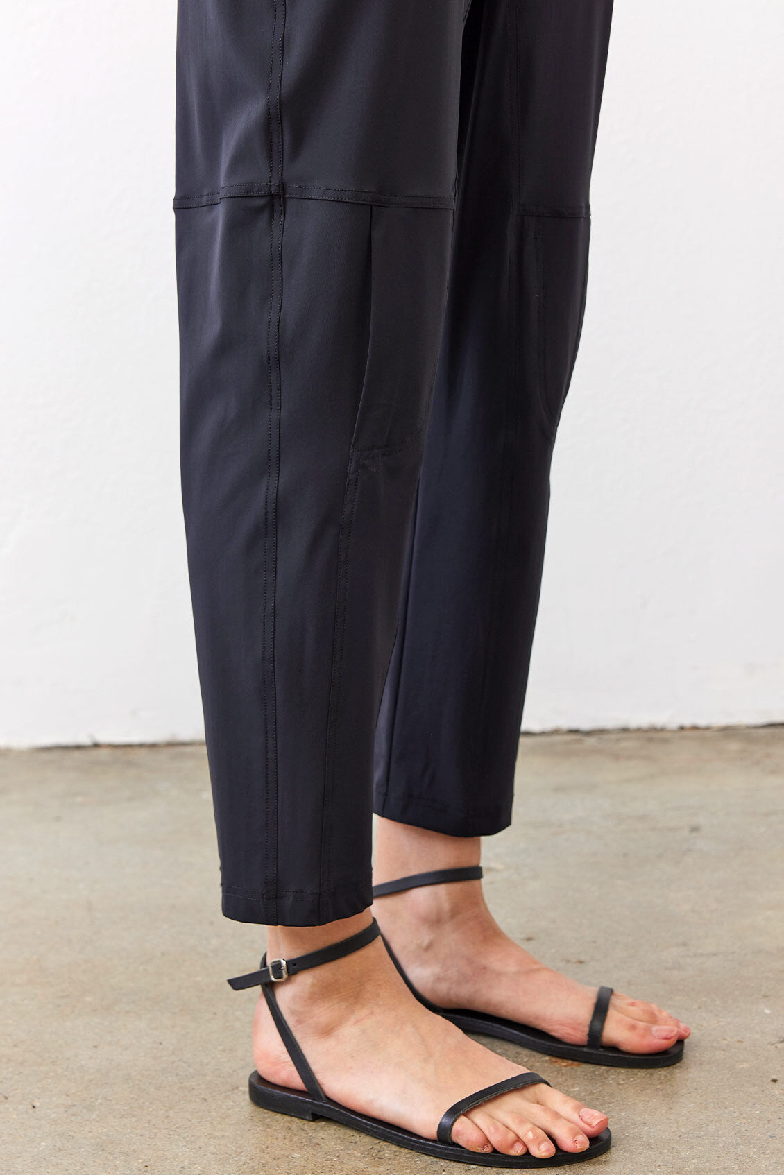 The Petite Everlasting Slim Pants