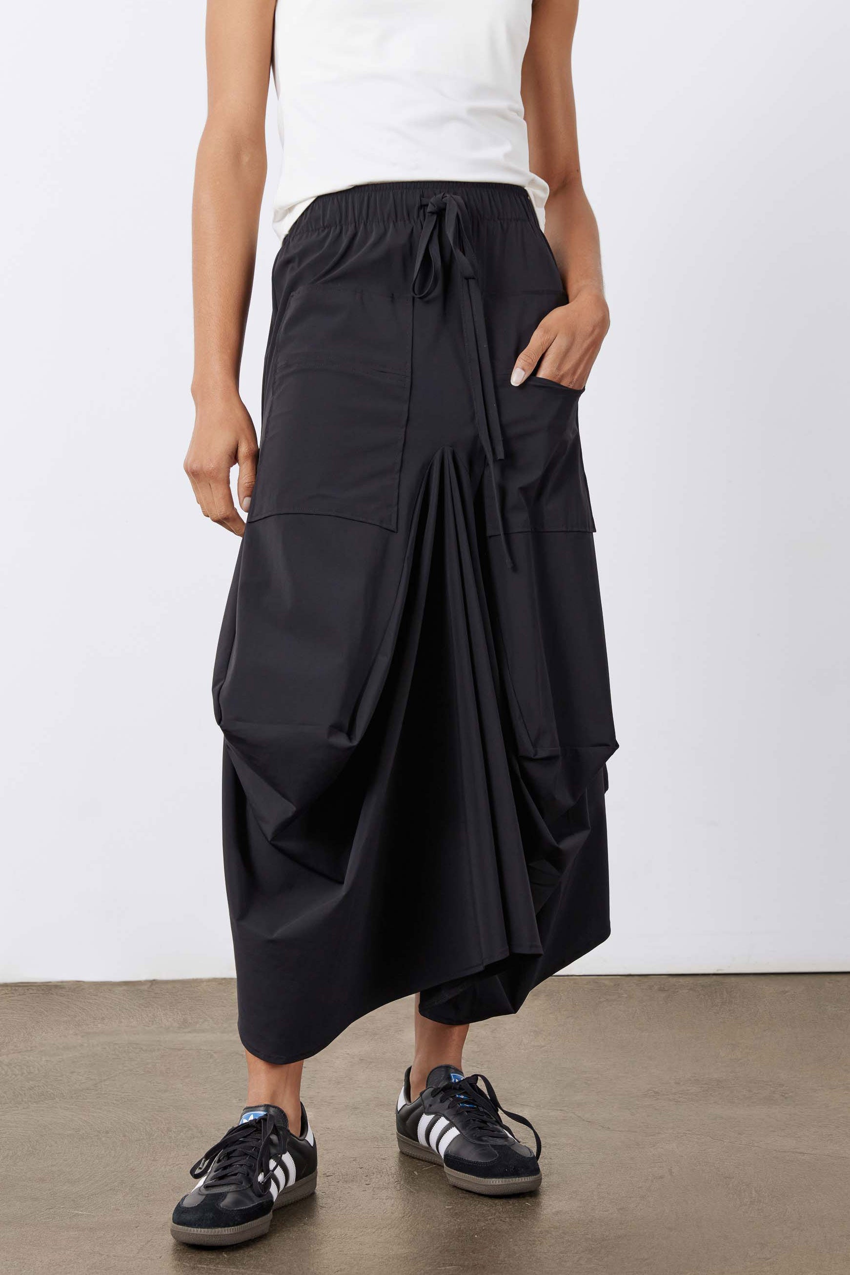 The Petite Go-To Skirt | Black – Ruti