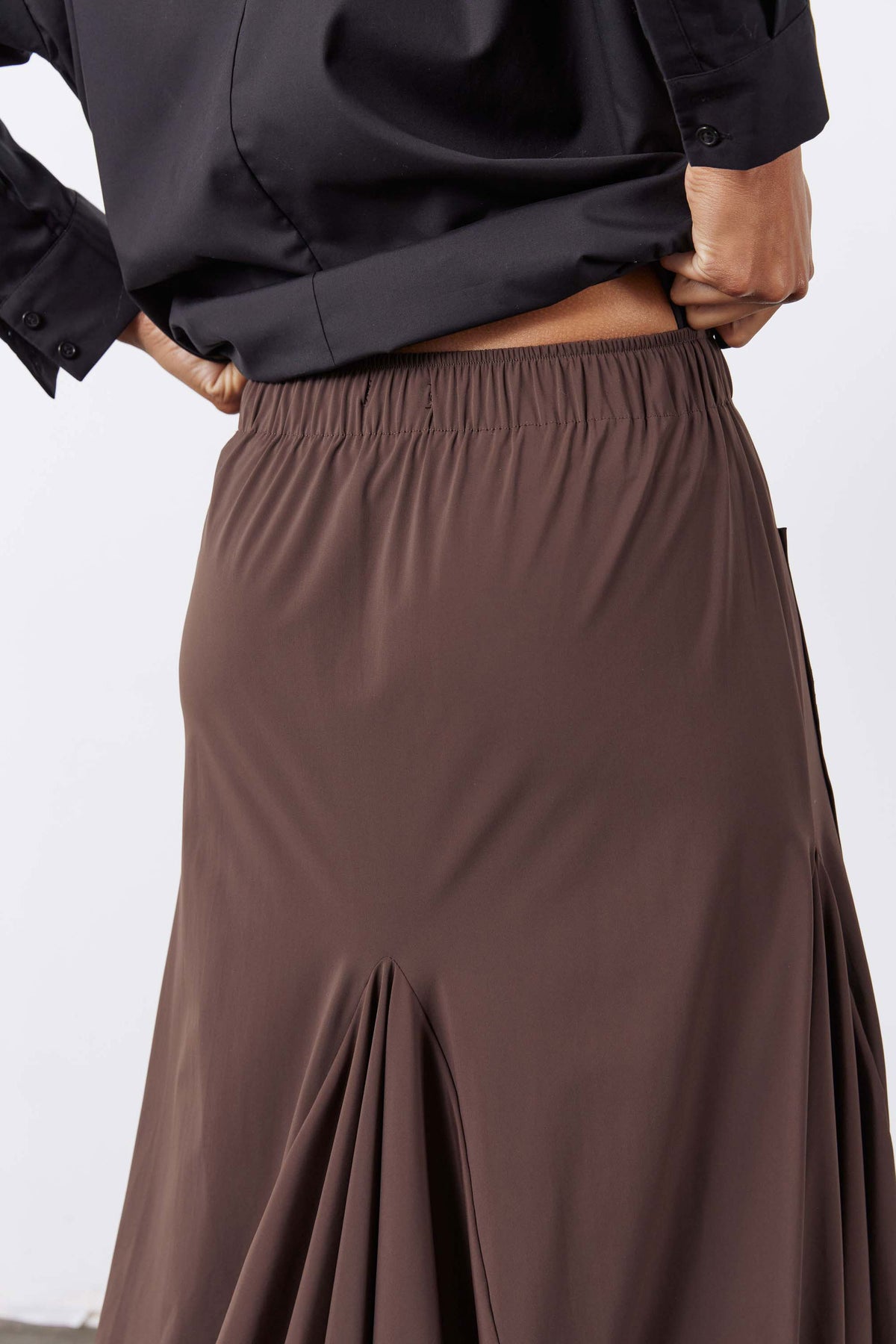 Coffee-brown skirt with elastic waistband and long draped panels at the front