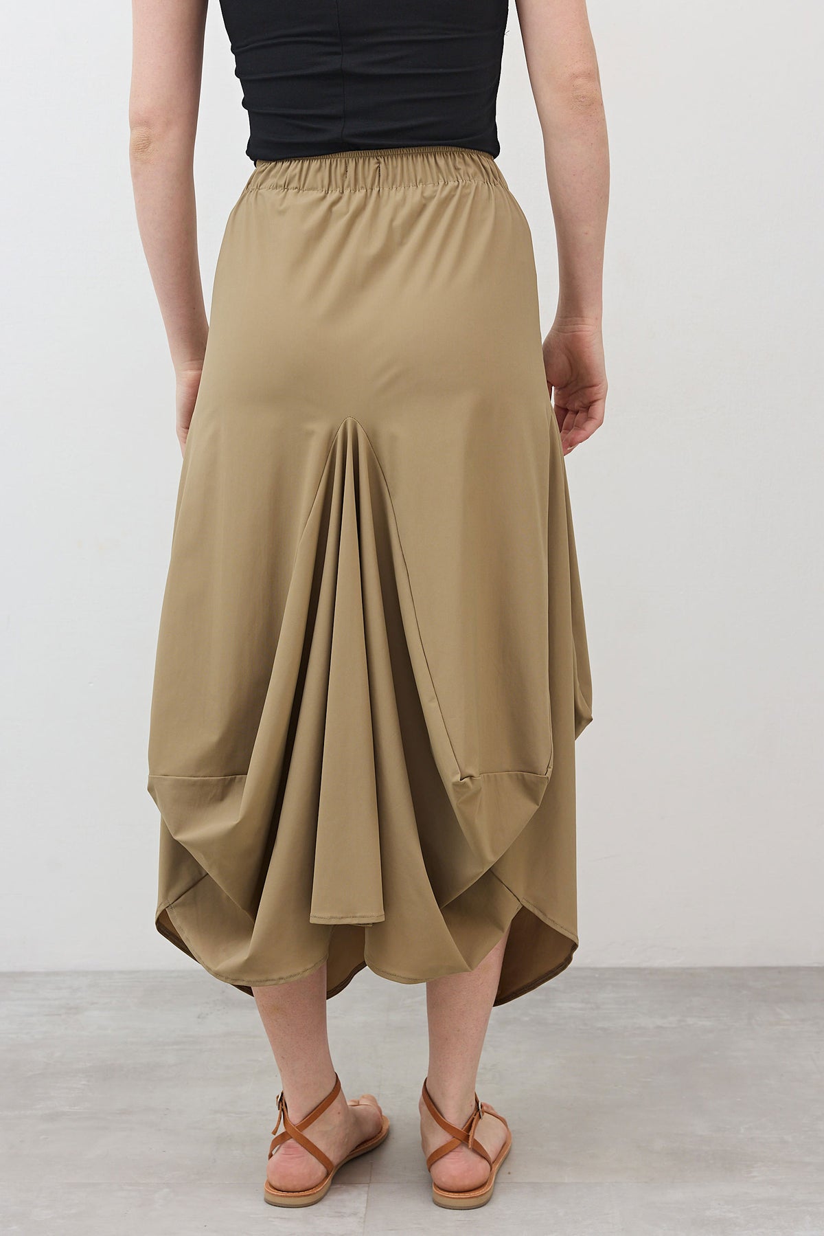 Petite dune skirt with elastic waistband and draped gathered hem