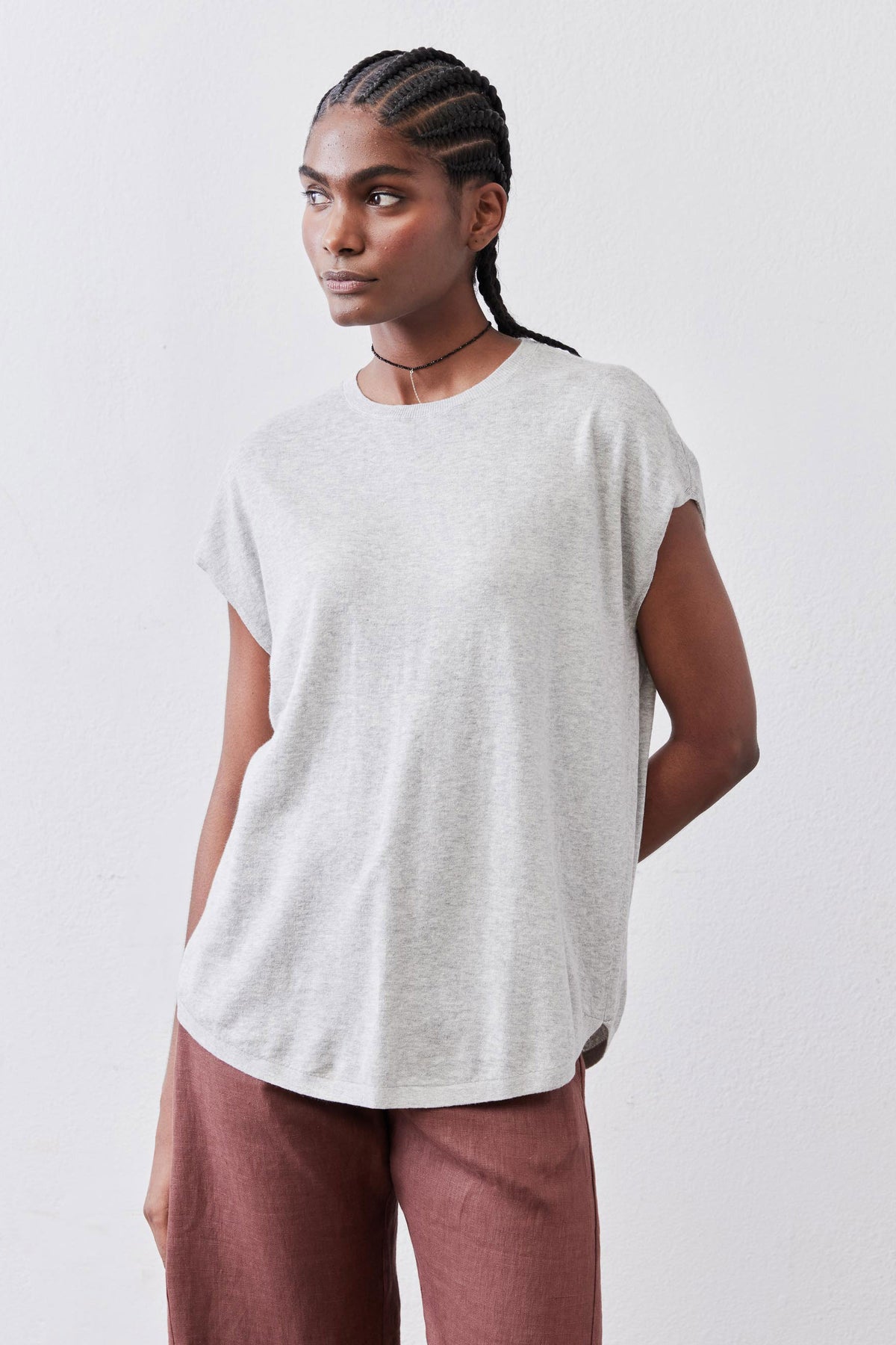 Light sweater top in heather light gray, short sleeves and relaxed fit