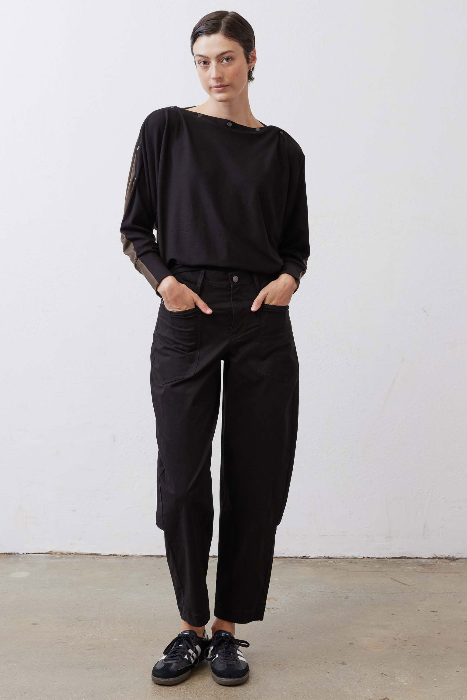 In A Snap Long Sleeve Top | Black Taupe – Ruti