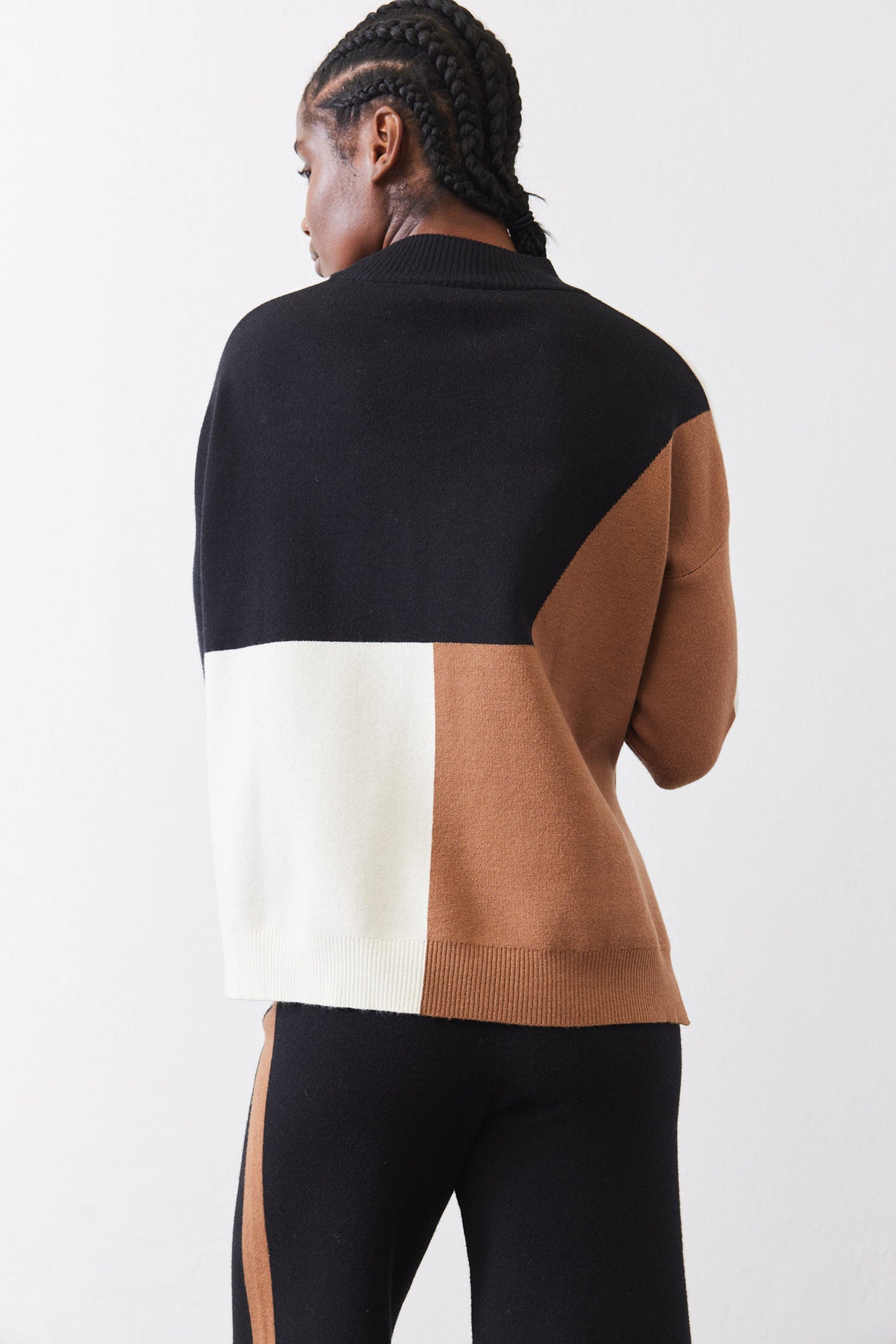 Light Knit Colorblock Sweater