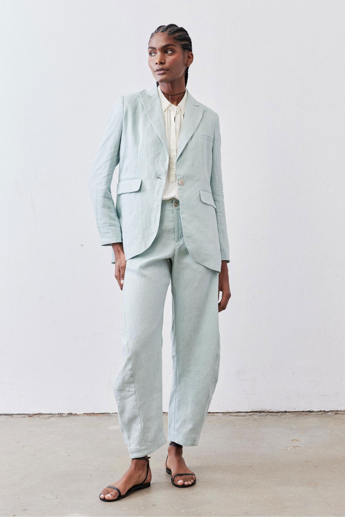 Mint linen blazer with notch lapels and two flap pockets, single-breasted front, long sleeves