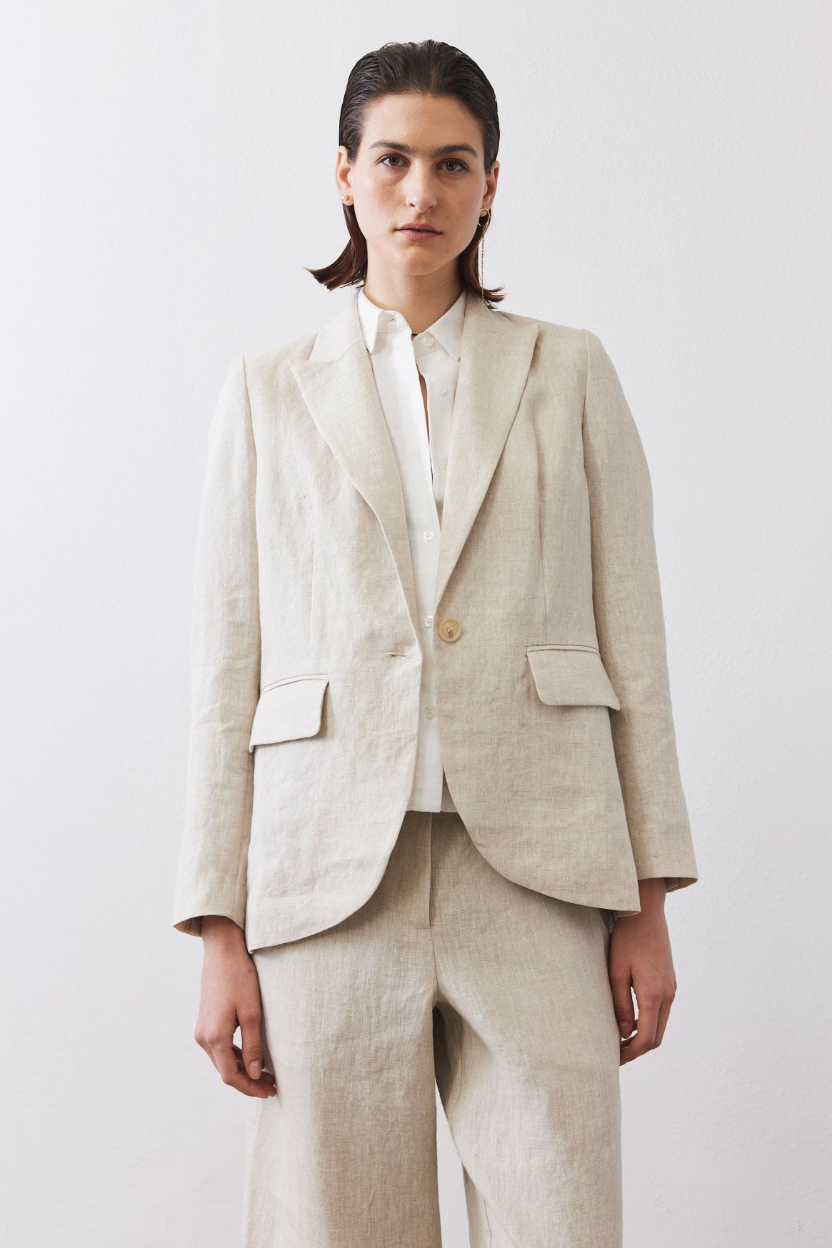 The Linen Classic Blazer That Upgrades You