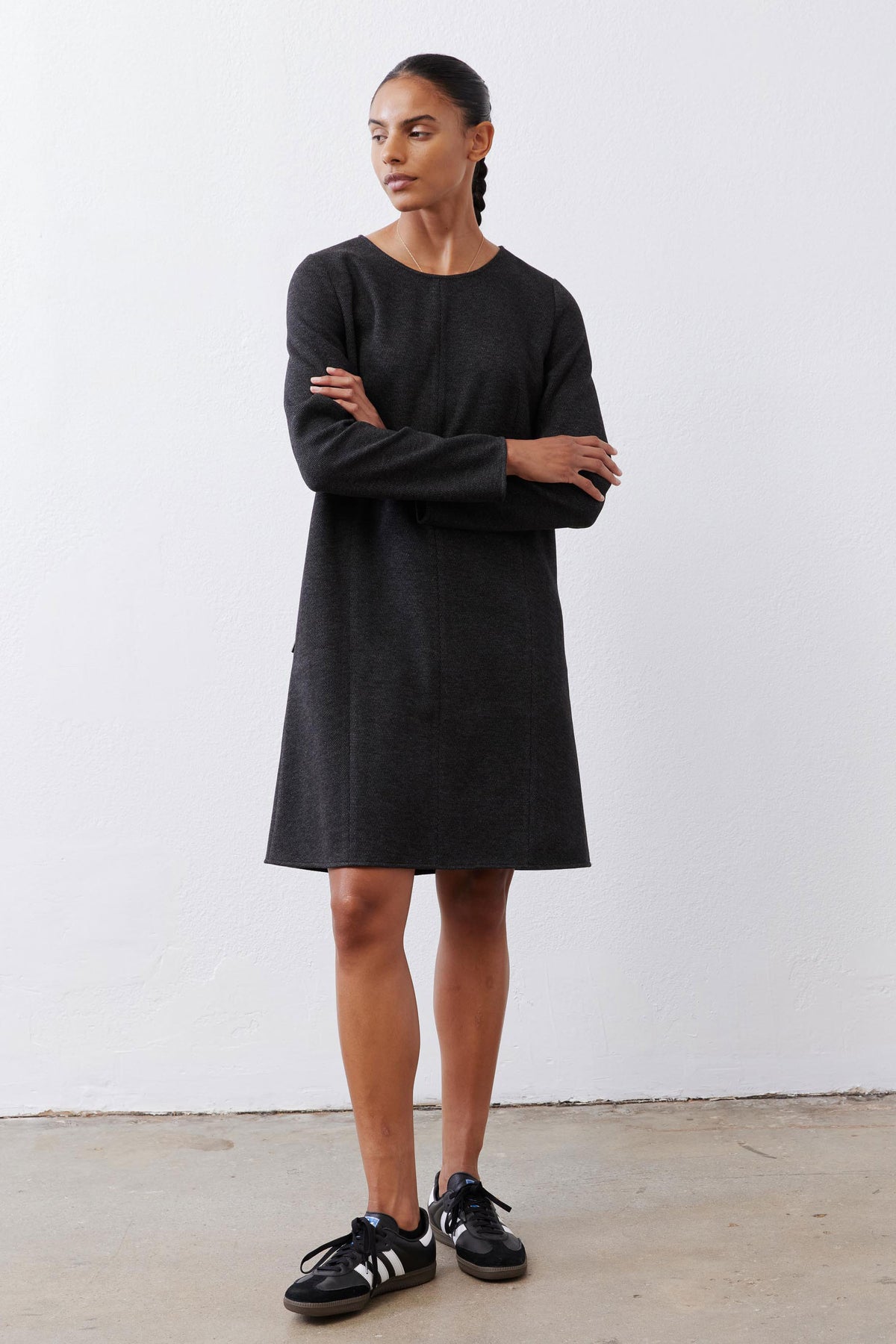 Charcoal herringbone long-sleeve ponte pocket dress with crew neck and side pockets