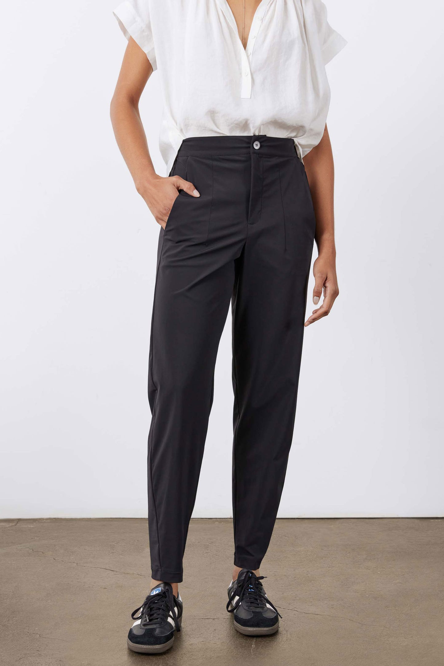 Petite Not Too Tapered Pants