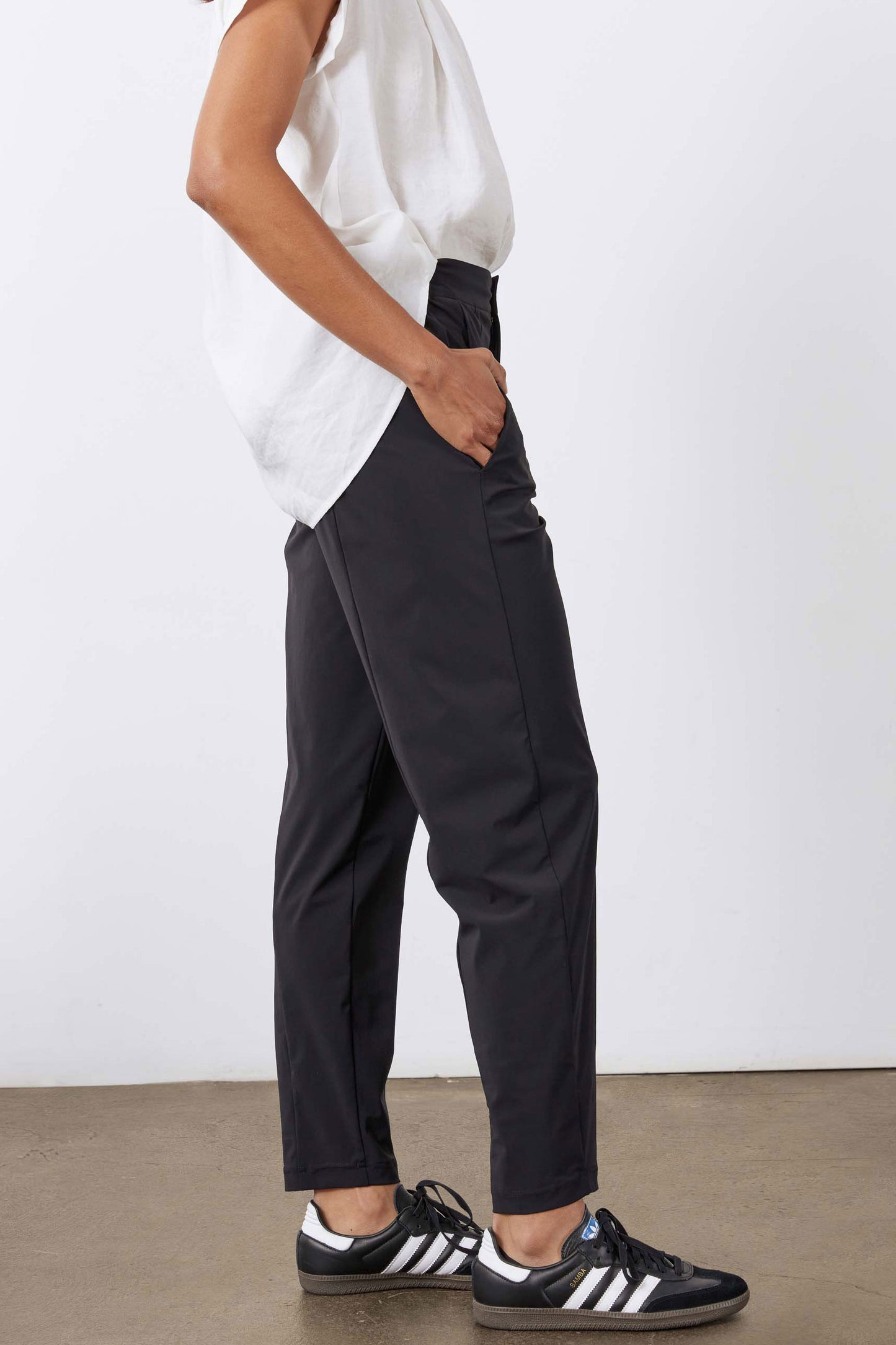 Petite Not Too Tapered Pants