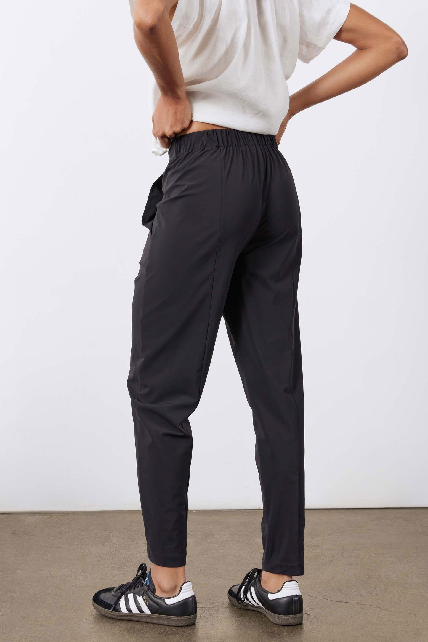 Petite Not Too Tapered Pants