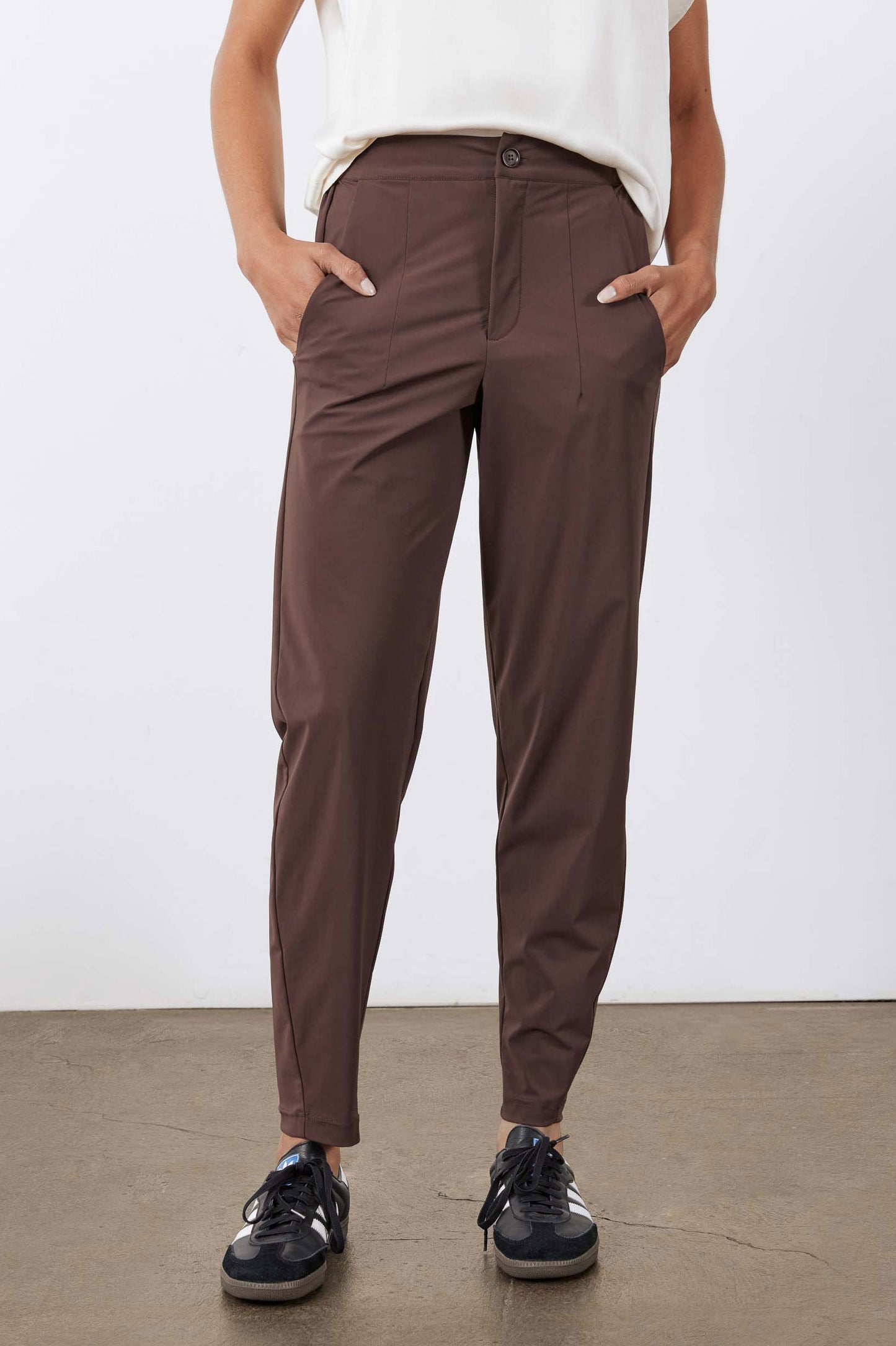Petite Not Too Tapered Pants
