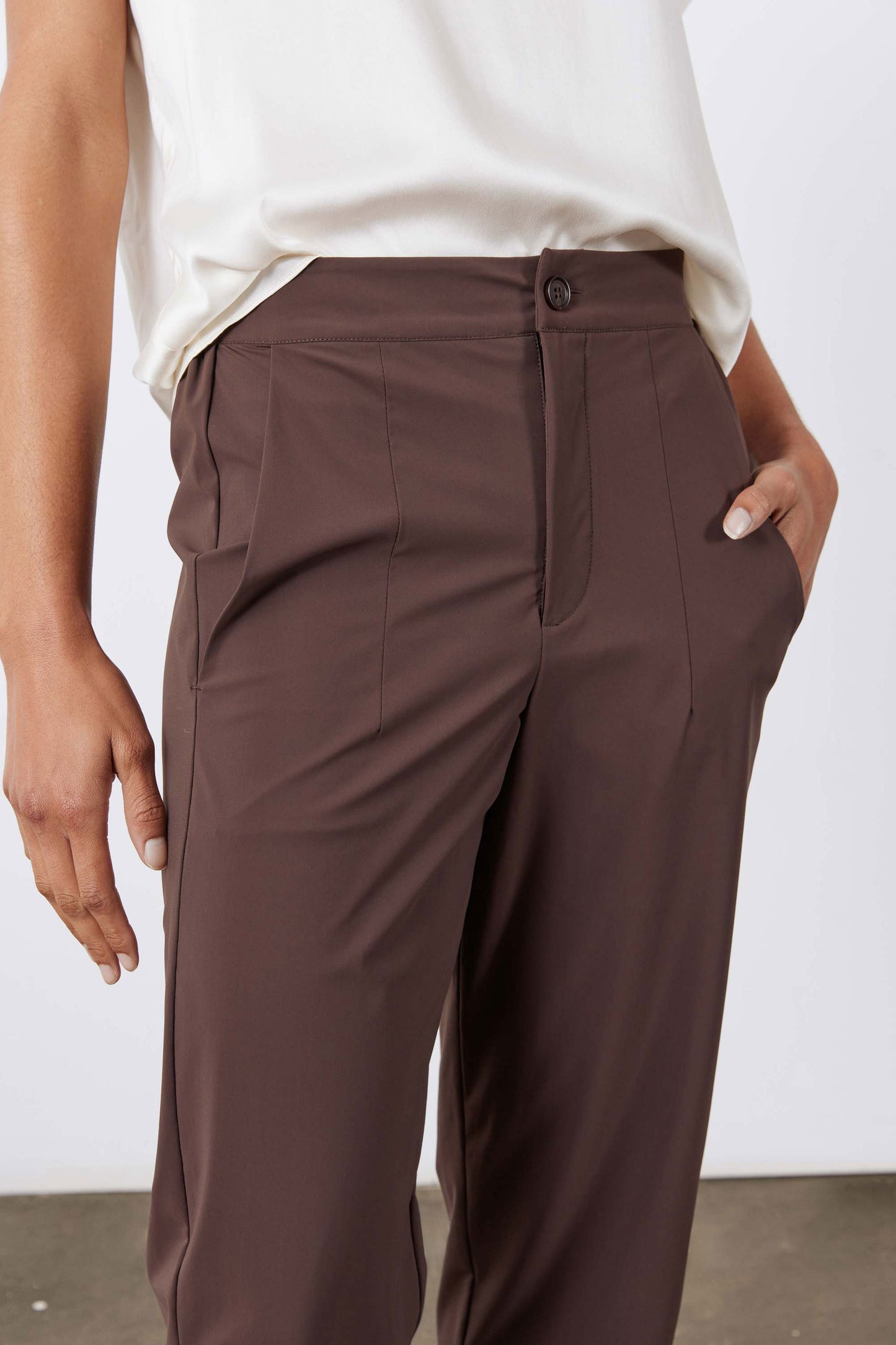 Petite Not Too Tapered Pants