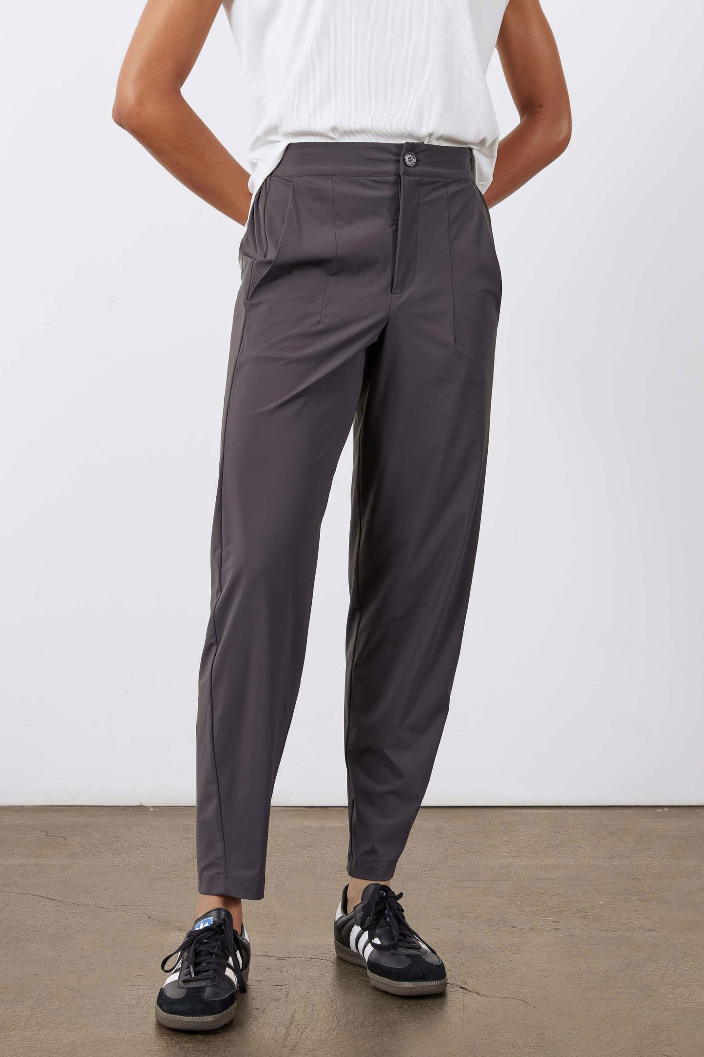 Petite Not Too Tapered Pants