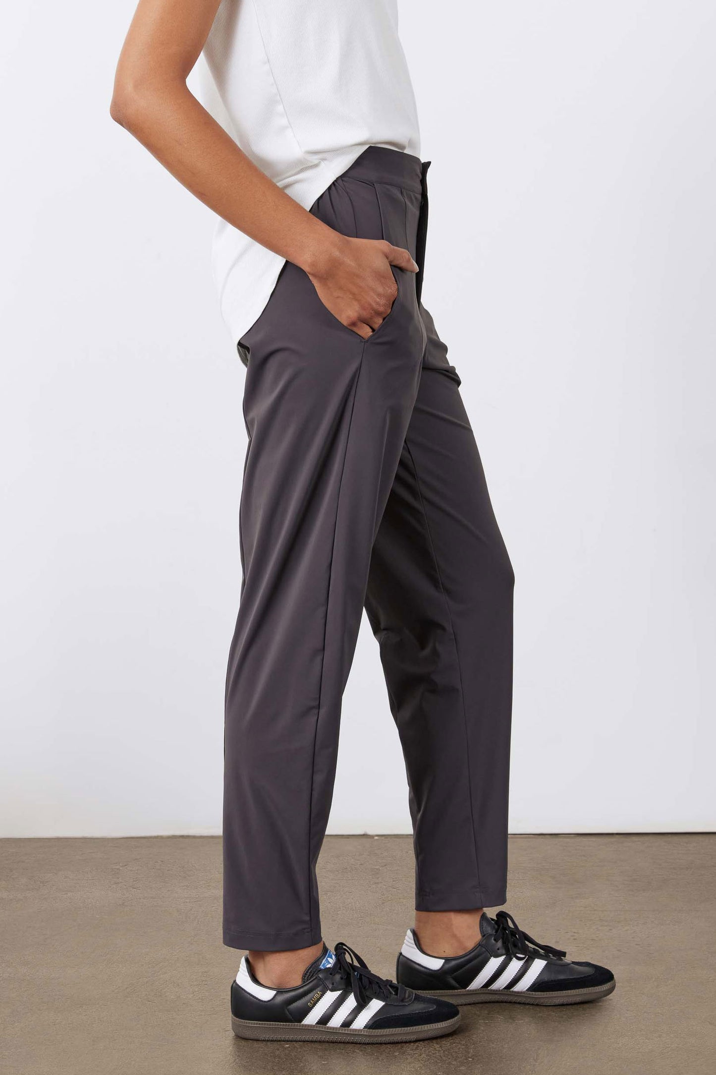 Petite Not Too Tapered Pants