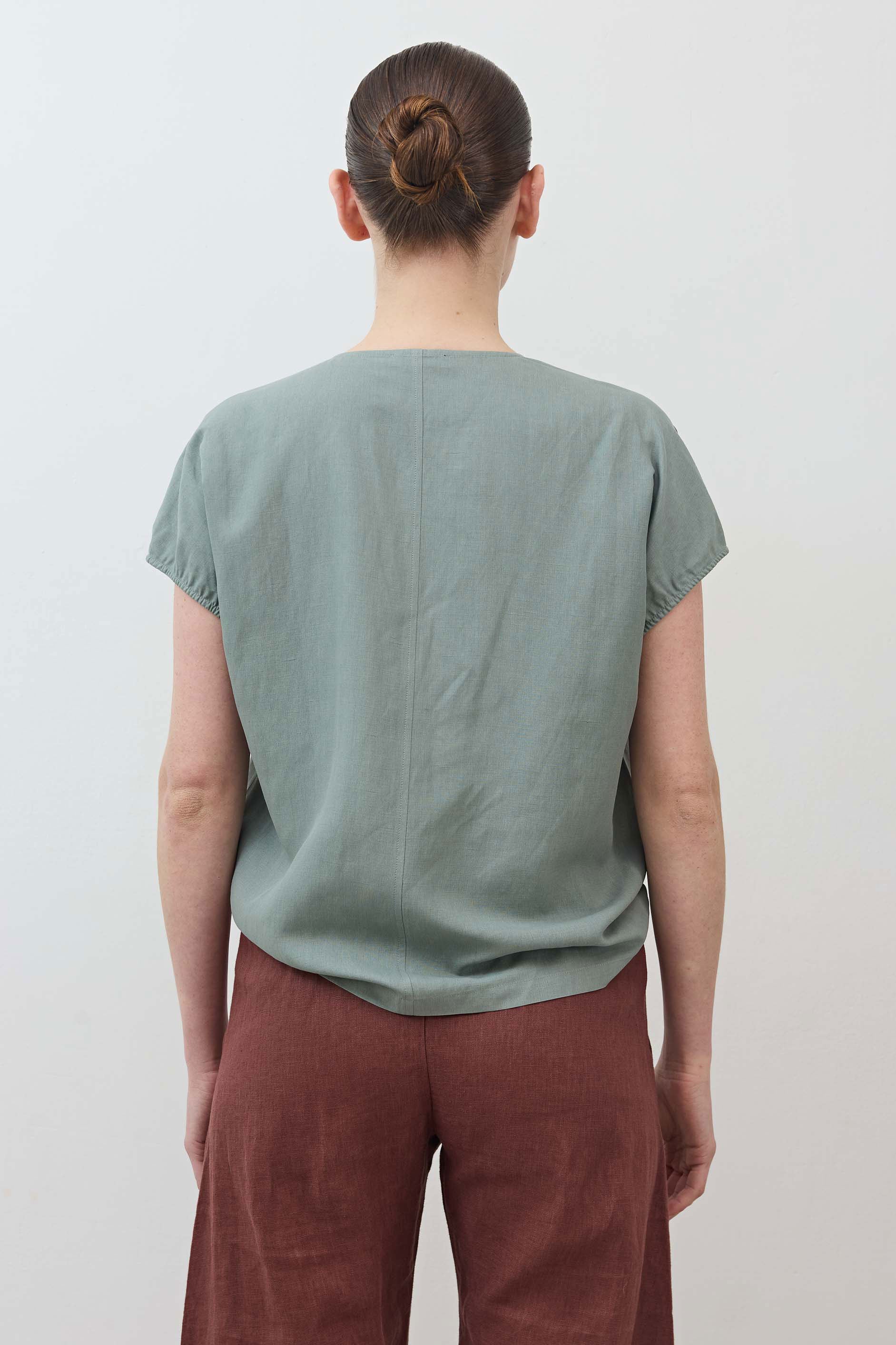 The Nuanced V-Neck Silk Linen Top | Chinois Green – Ruti