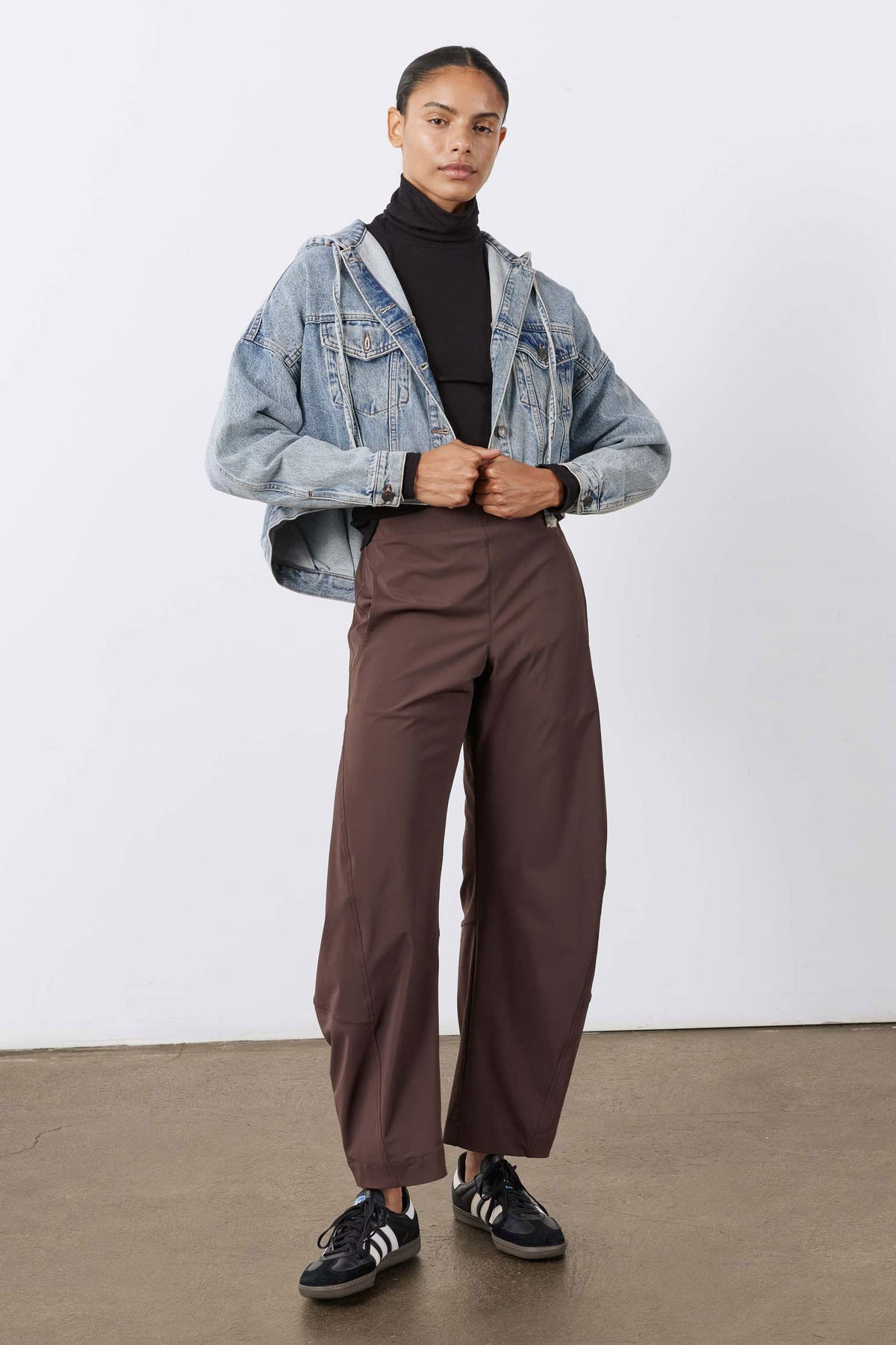 Coffee-brown work pants on model: elastic waistband and wide relaxed legs.