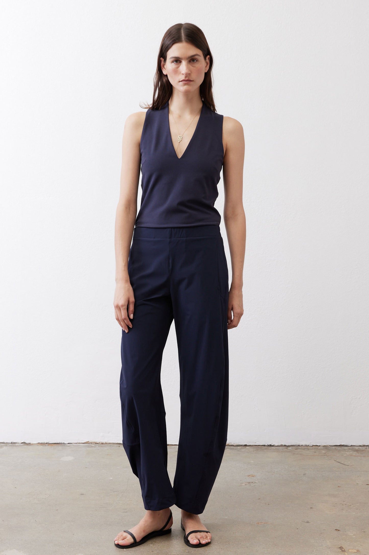 Work pants in dark navy with relaxed straight legs and ankle-length fit