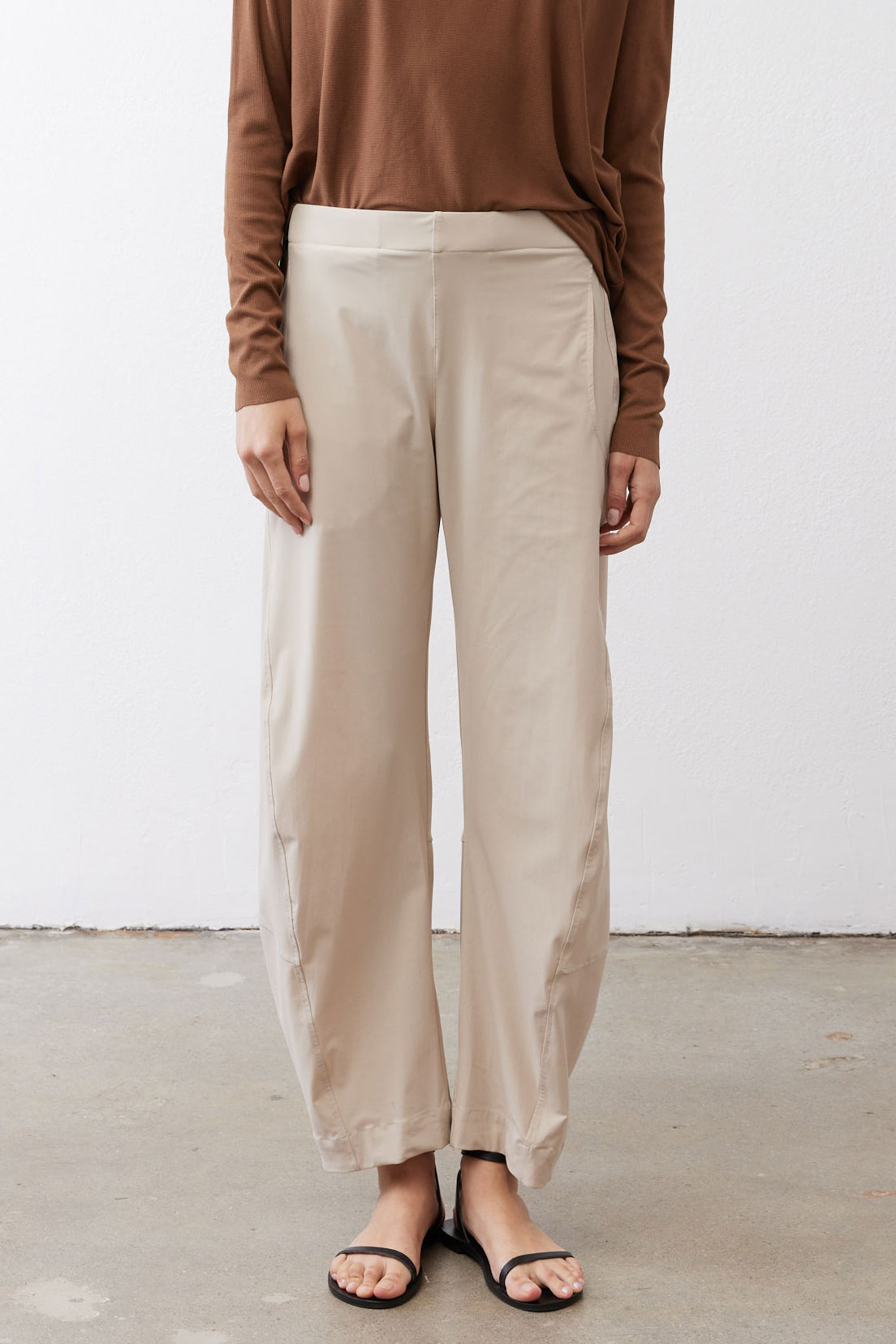 Petite work pants in light beige, elastic waist and relaxed straight legs