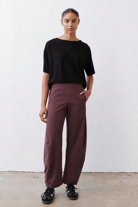 Loose work pants in aubergine, wide-leg ankle length with front pockets